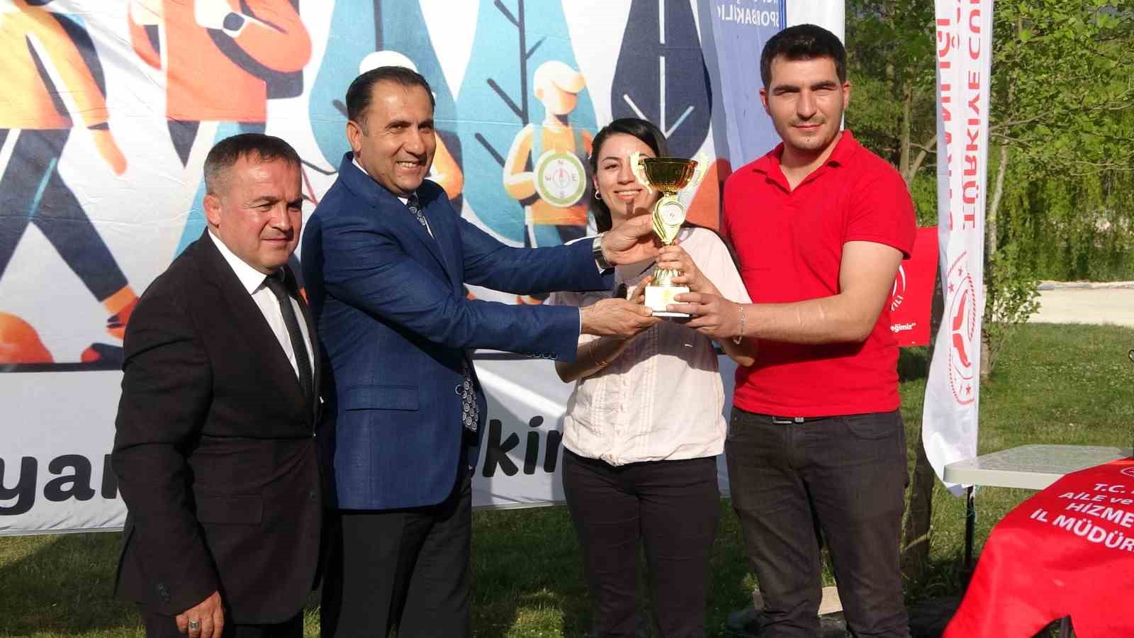 Terör gazisi Oryantiring Yarışması’nda kızıyla birinci oldu