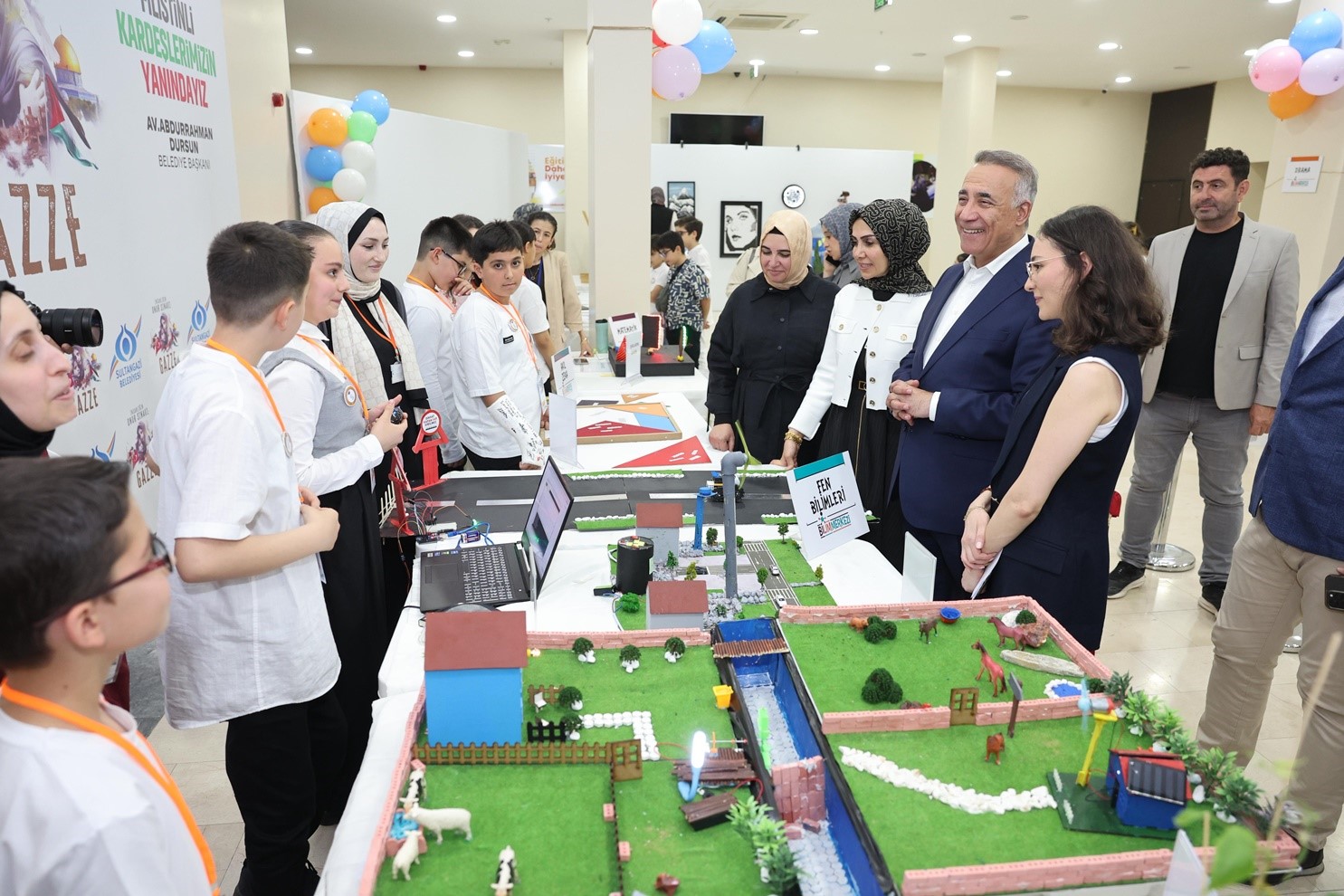 Sultangazi’de Bilim Merkezi’nde mezuniyet coşkusu