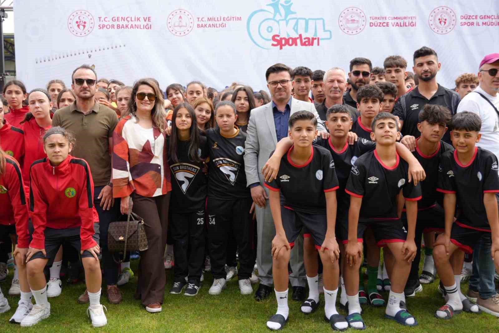 Futbol yıldızlar Türkiye birinciliği başladı