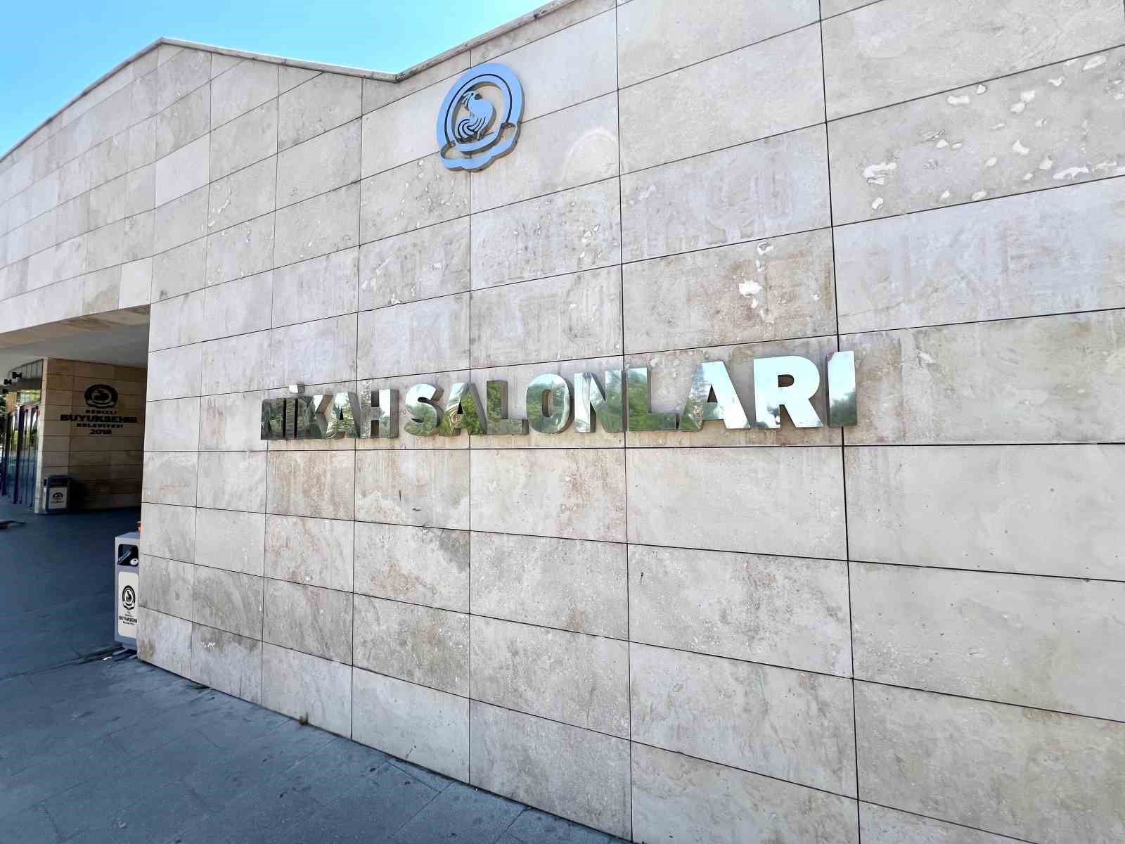 Denizli Büyükşehir Belediyesi valiliğin kararını uygulamıyor