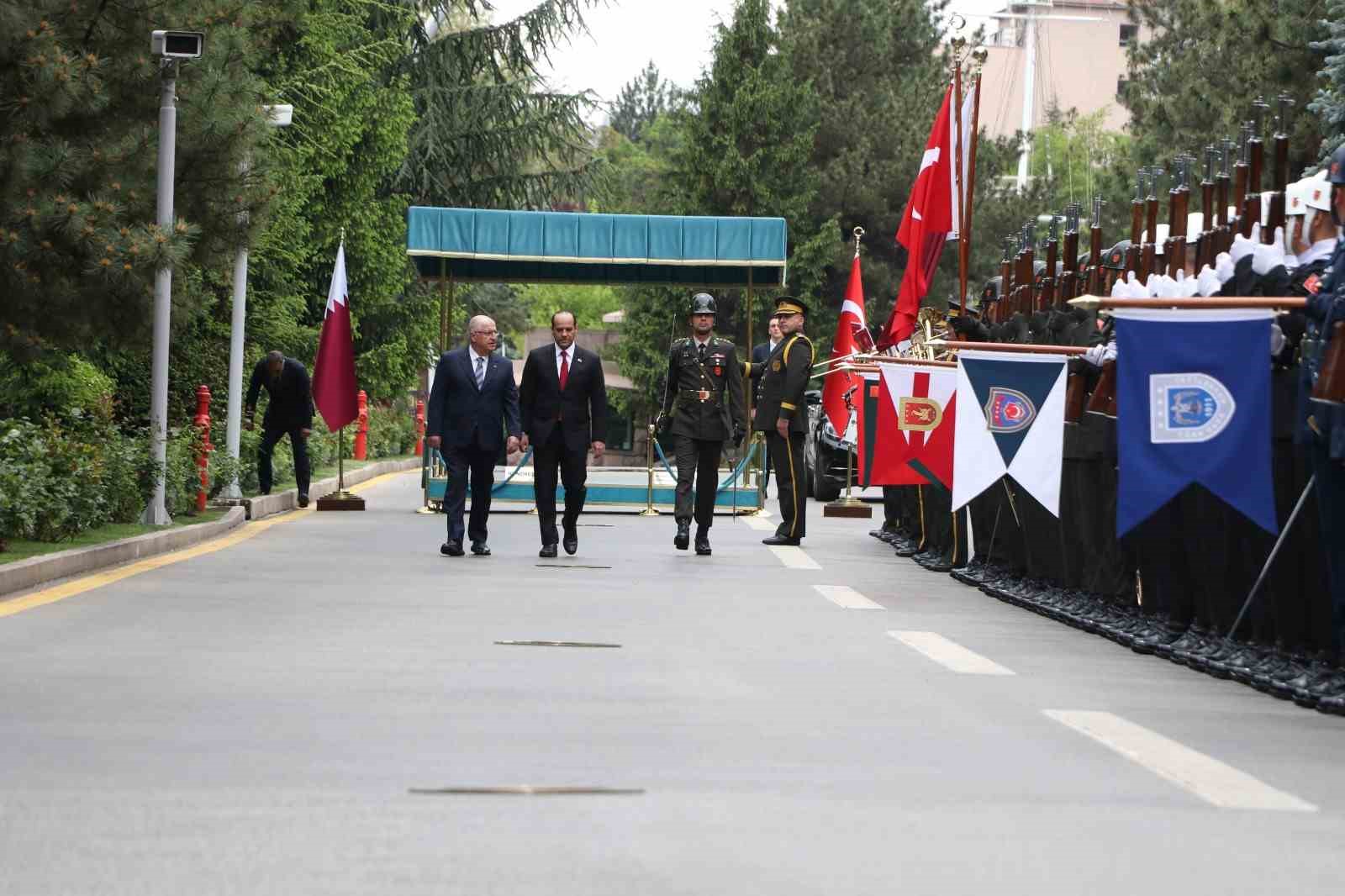 Bakan Güler Katar Savunma İşlerinden Sorumlu Devlet Bakanı Al Sani ile bir araya geldi