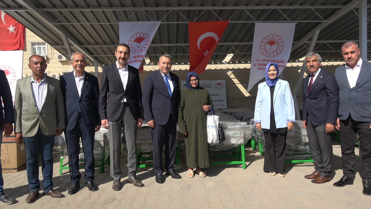 Kilis’te tarıma ve istihdama katkı sağlayacak ekipmanlar çiftçilere teslim edildi