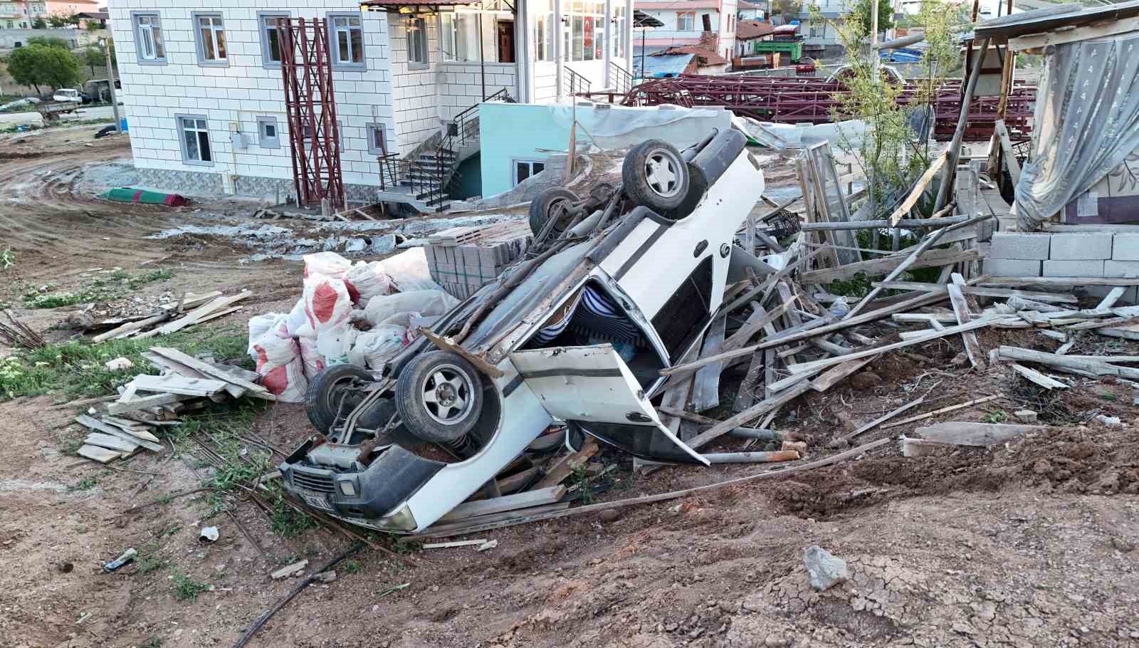 Takla atan Tofaş hurdaya döndü: 1 yaralı
