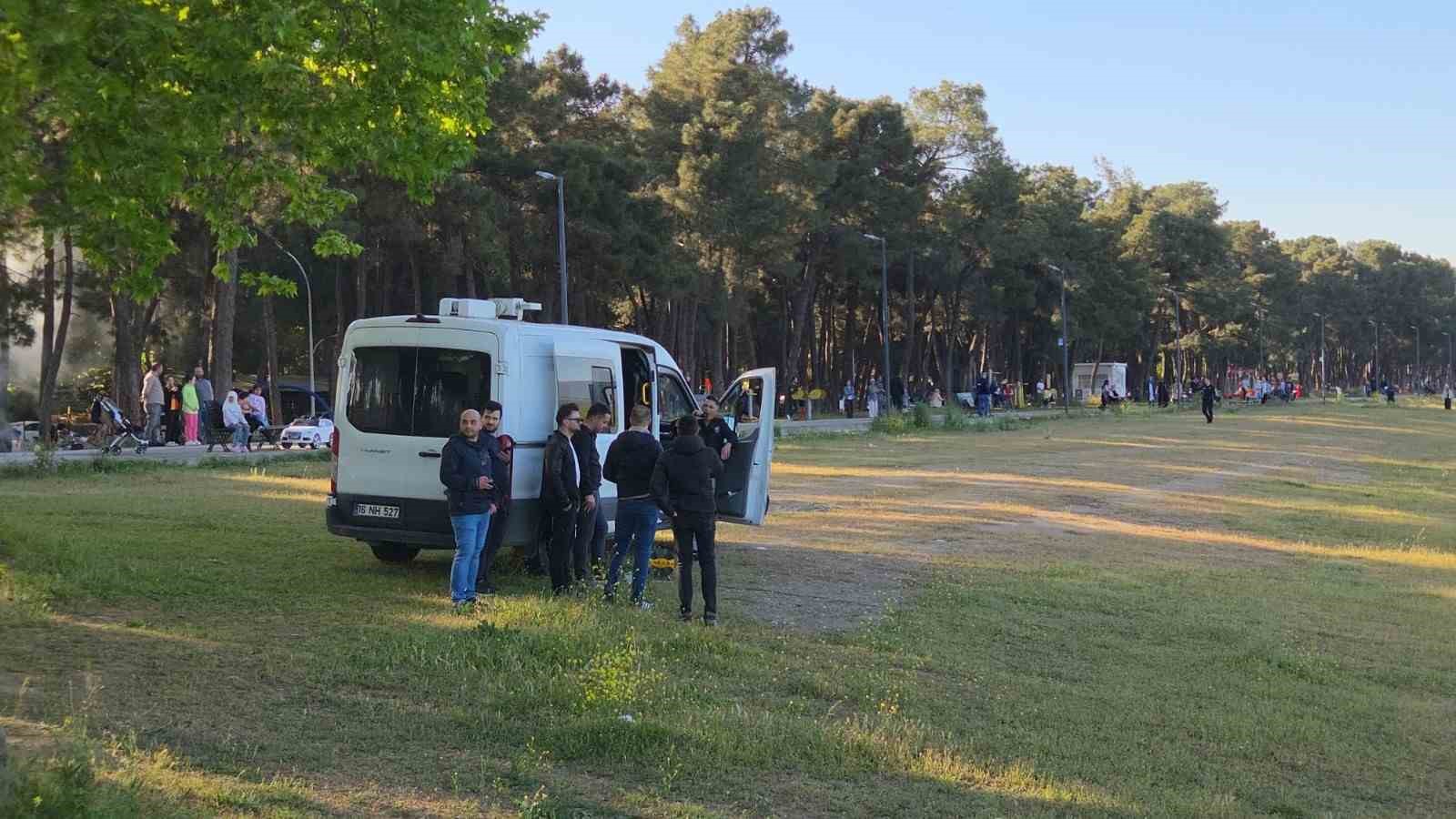 Göl kenarında patlamamış top mermisi bulundu