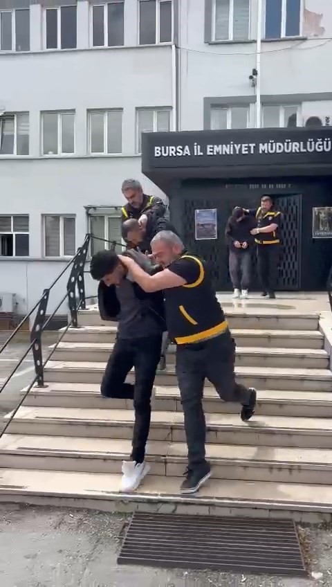 Kasklı berber katilleri yakalandı