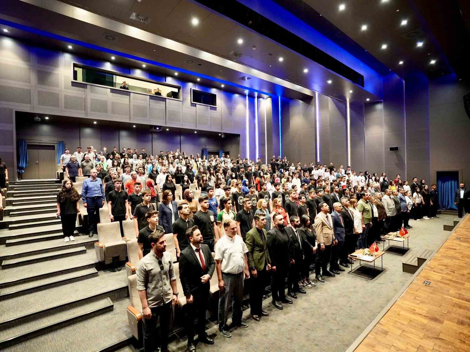 Başkan Yılmaz, başarılı öğrencileri ödüllendirdi