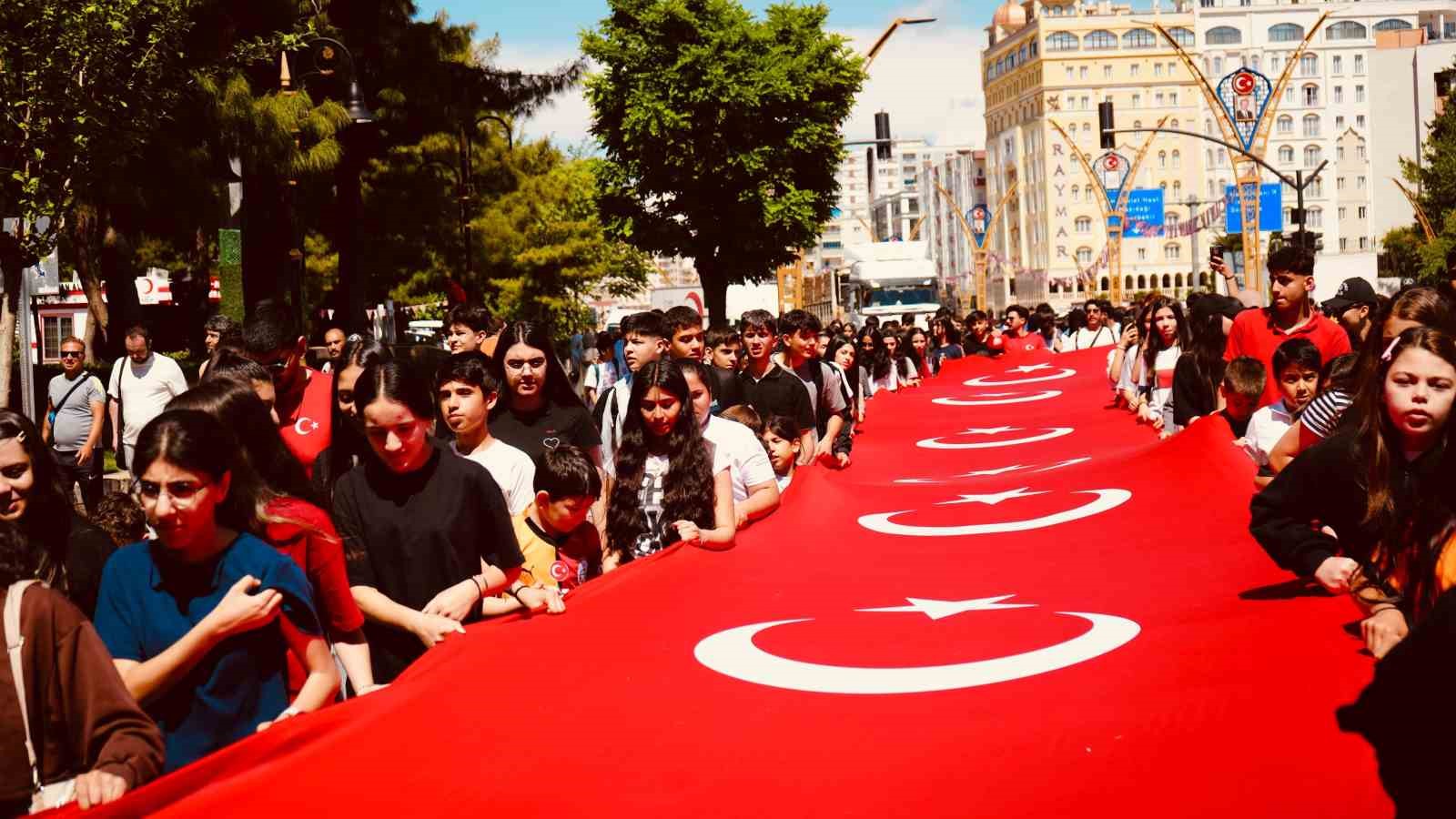 Mardin’de Gençlik Yürüyüşü coşkusu