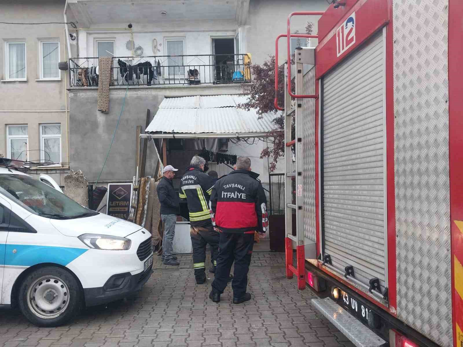 Tavşanlı’da baca yangını eve sıçramadan söndürüldü