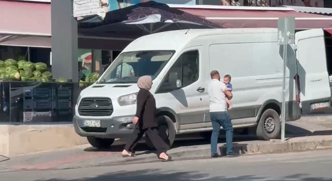 Batman’da market aracının kaldırım işgali tepki çekti