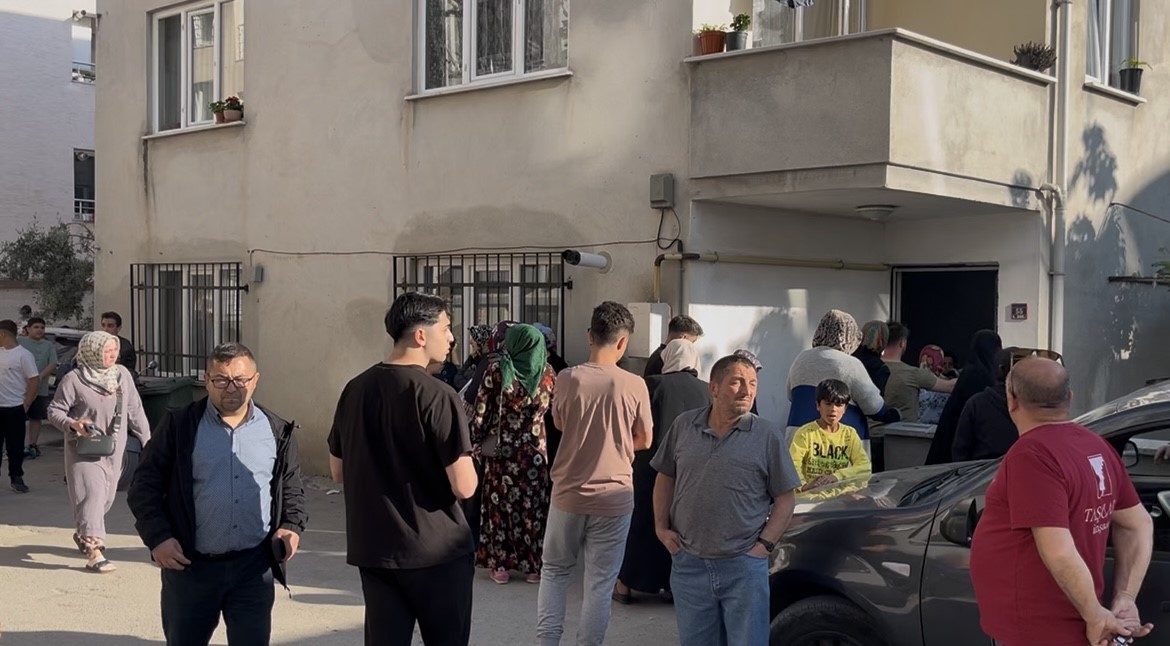 Bursa’da çöp atma kavgası: 1’i ağır 3 yaralı