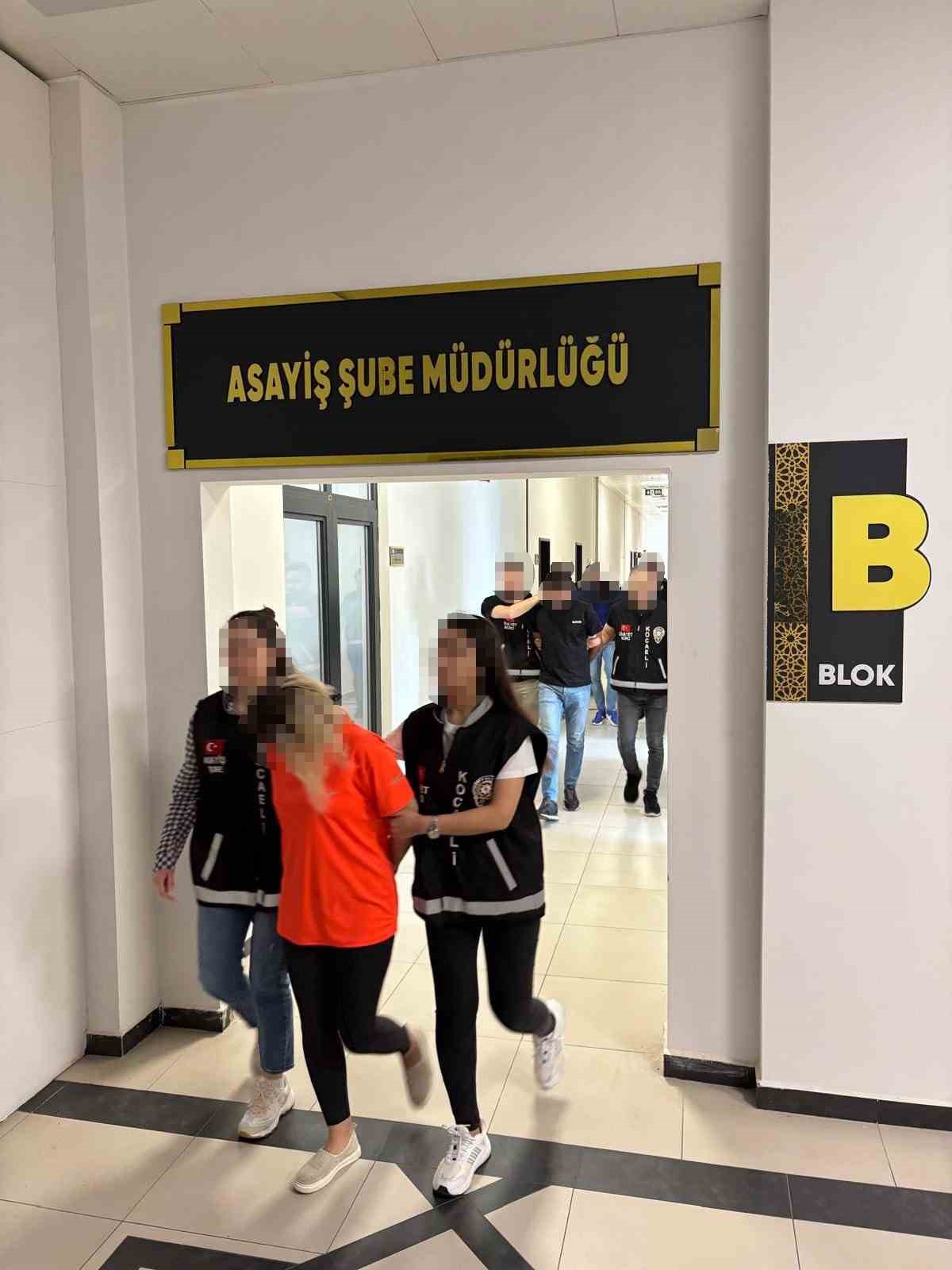 Sürücünün içinde bulunduğu otomobil kurşun yağmuruna tutulmuştu: 5 şüpheli yakalandı
