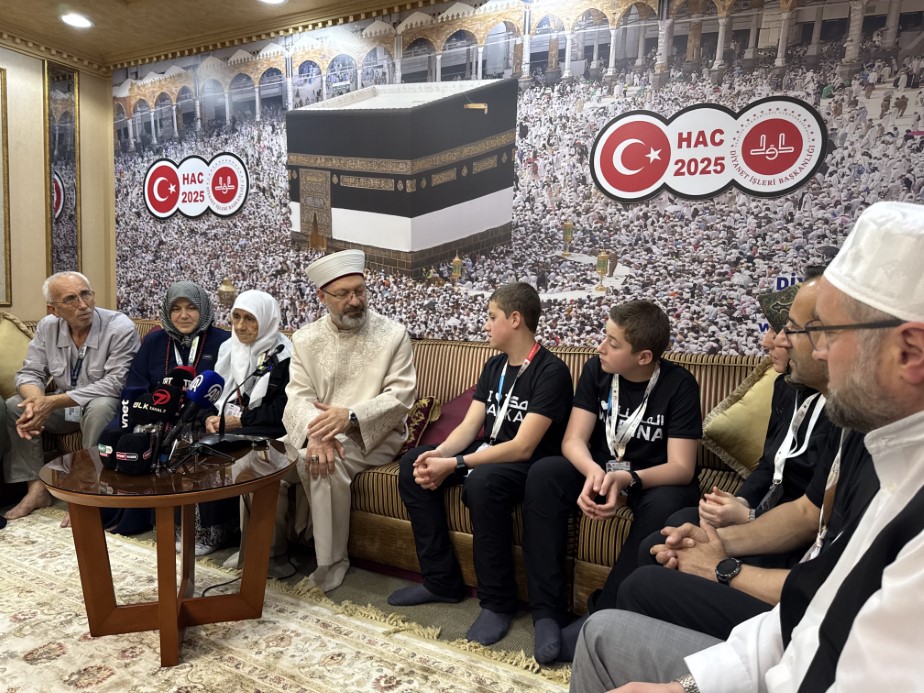 Mekke’de anlamlı buluşma