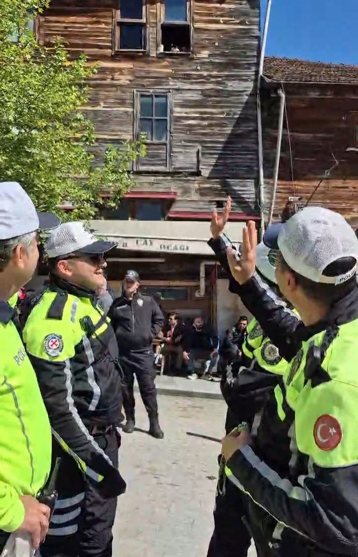 Ay yıldızın gölgesinde Türkçülük yürüyüşü