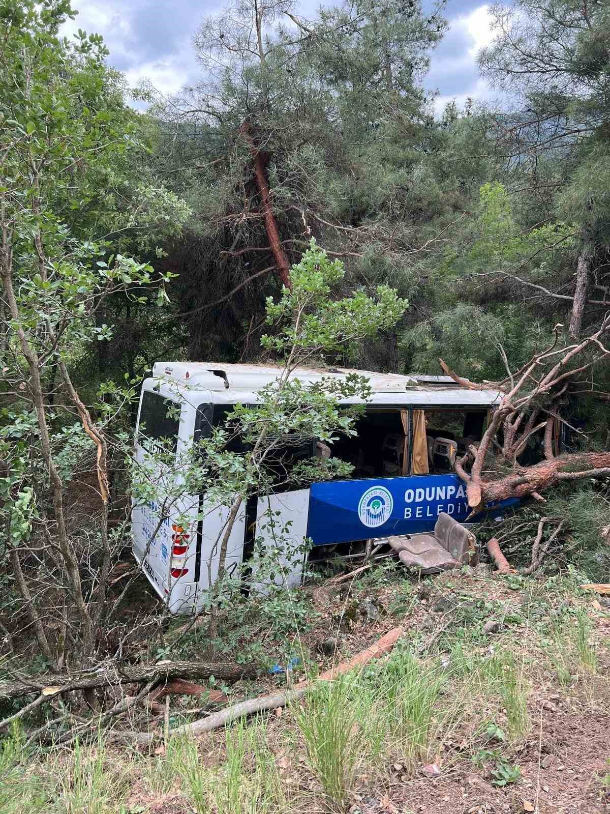 Mihalgazi-  Eskişehir yolunda midibüs şarampole uçtu: 28 yaralı