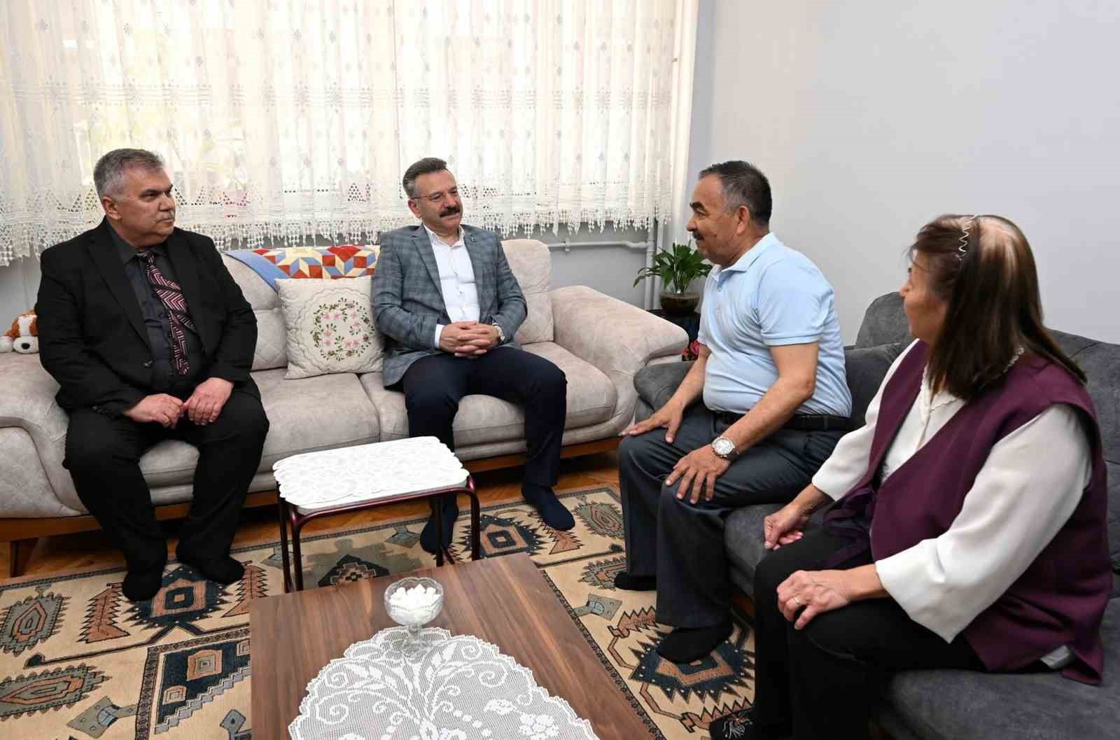 Vali Aksoy’dan Anneler Günü’nde şehit annesine ziyaret