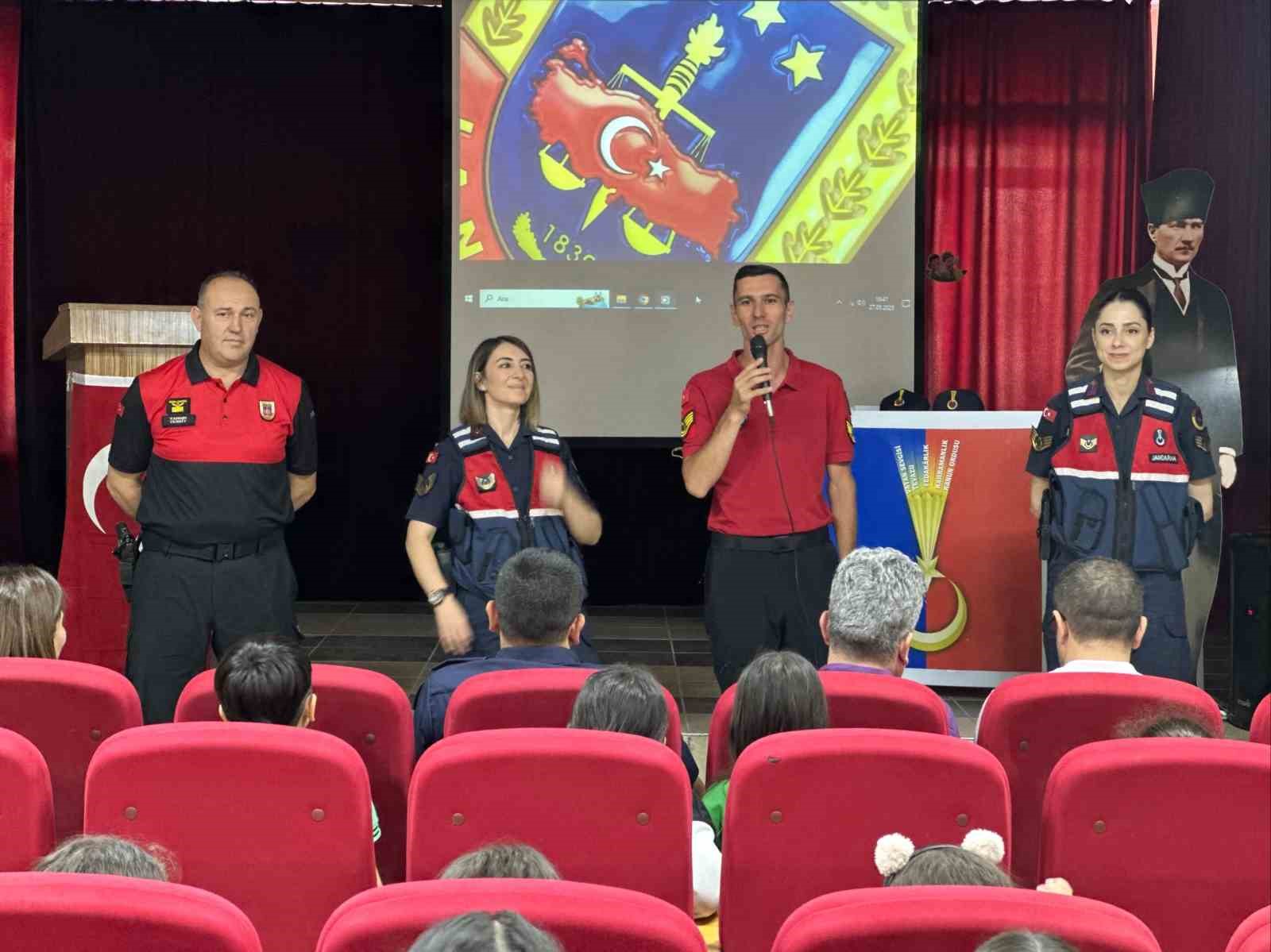 Aydın’da jandarma ekipleri ilkokul öğrencileriyle buluştu