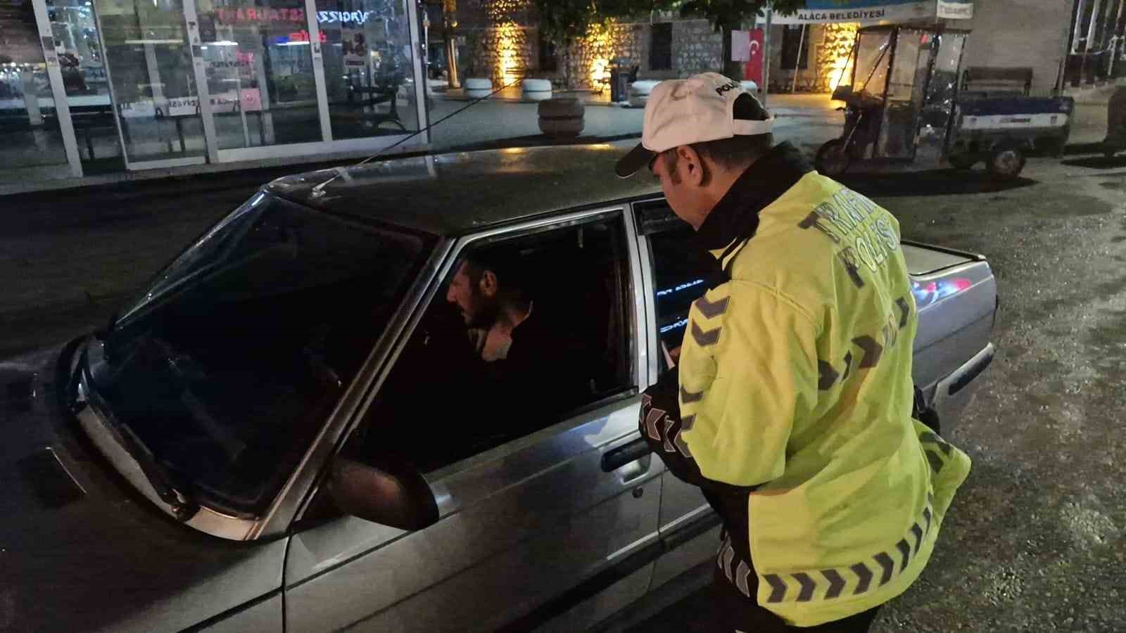 Çorum’da polis ekiplerinden ehliyet kemeri uygulaması