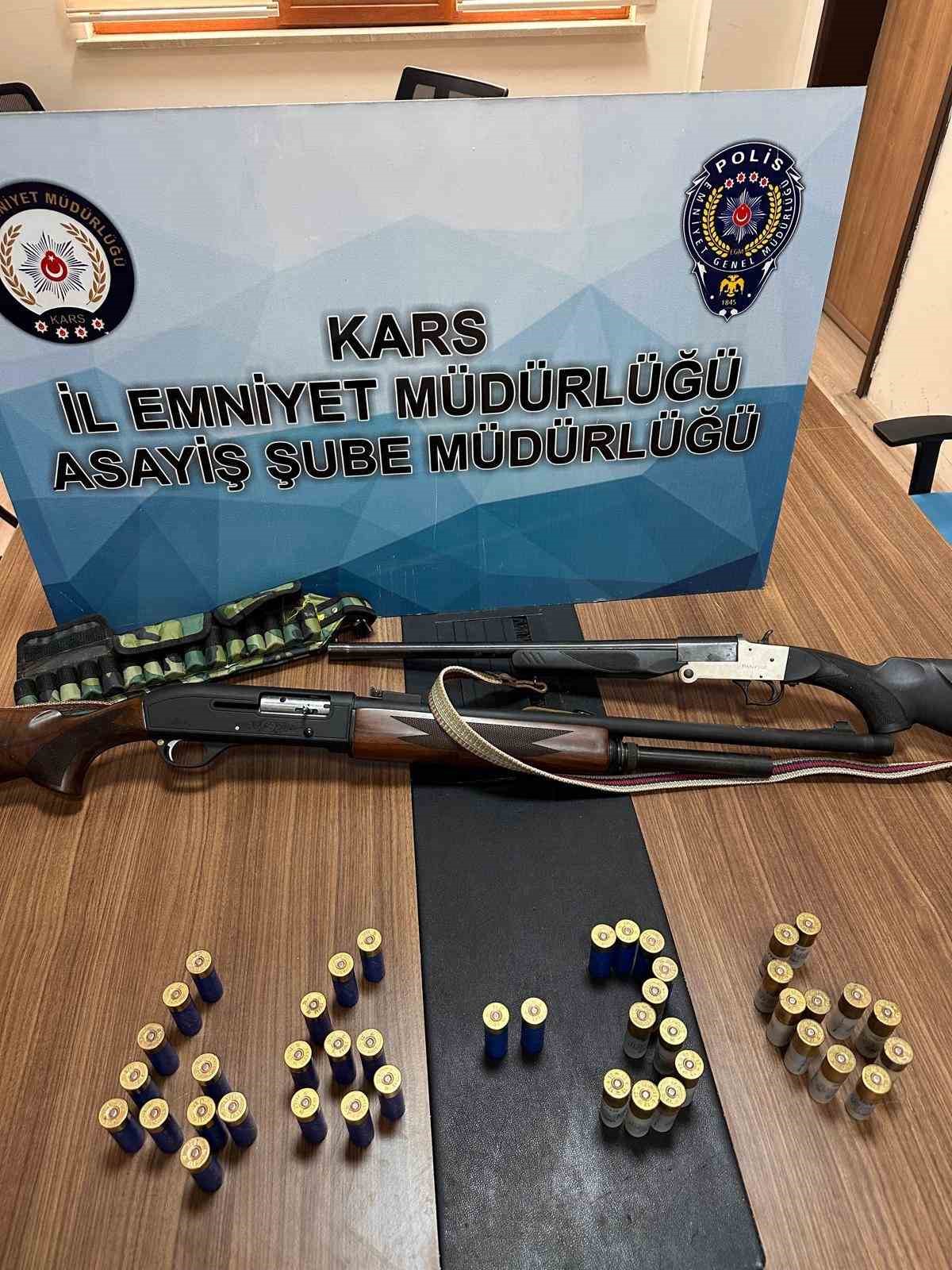 Kars’ta çok sayıda silah ve mühimmat ele geçirildi