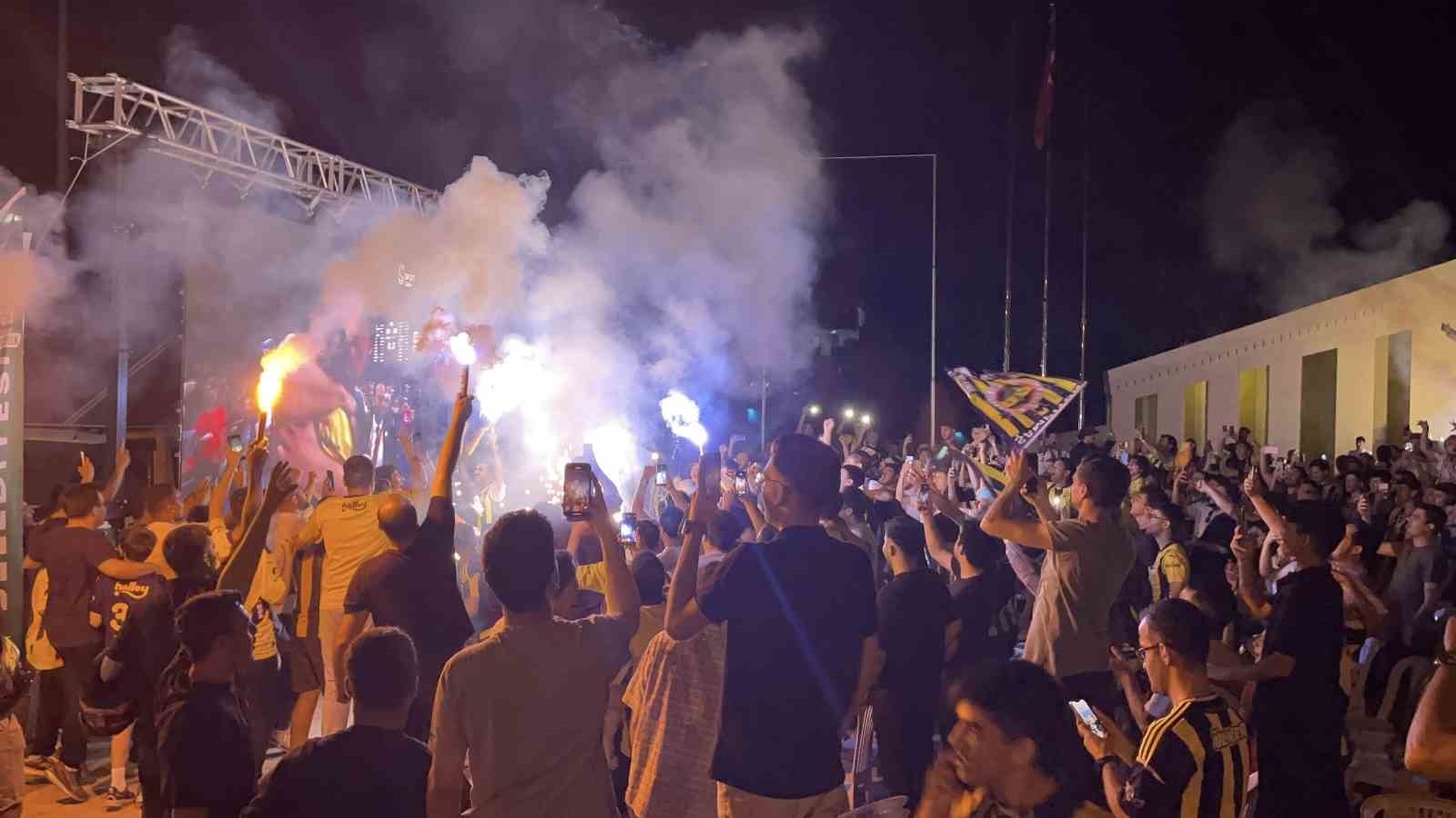 Osmaniye’de, Fenerbahçe’nin şampiyonluğu coşkuyla kutlandı