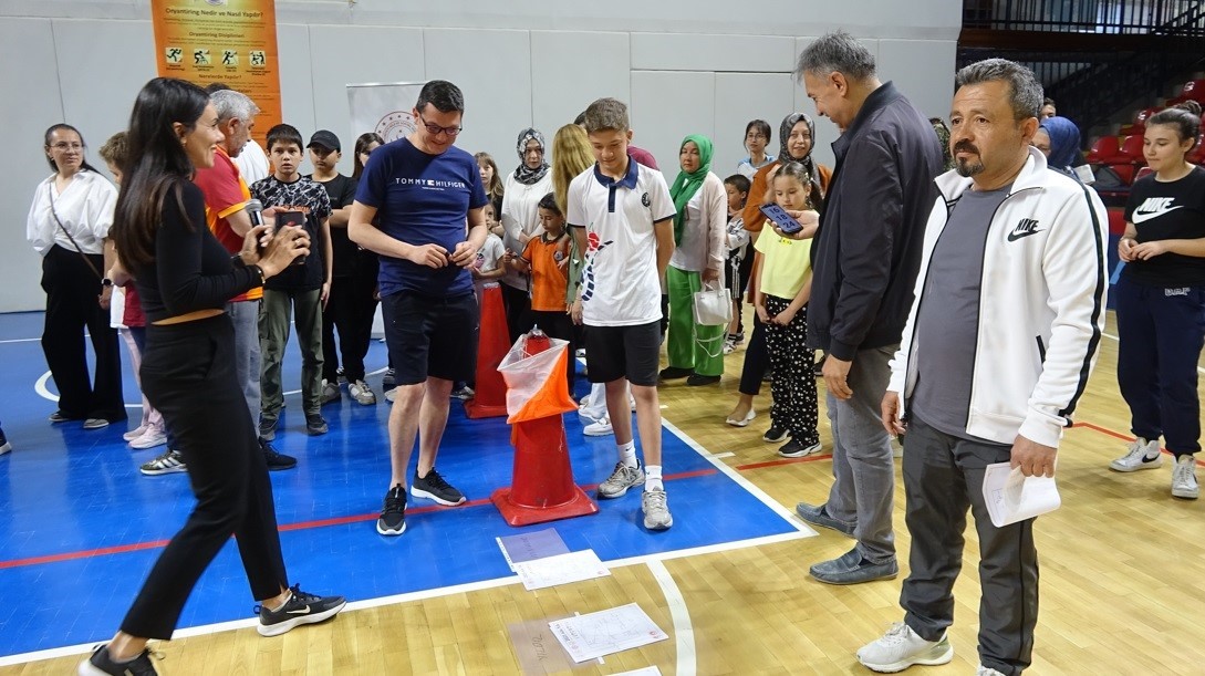 Aile üyelerinin katılımı ile oryantiring yarışması