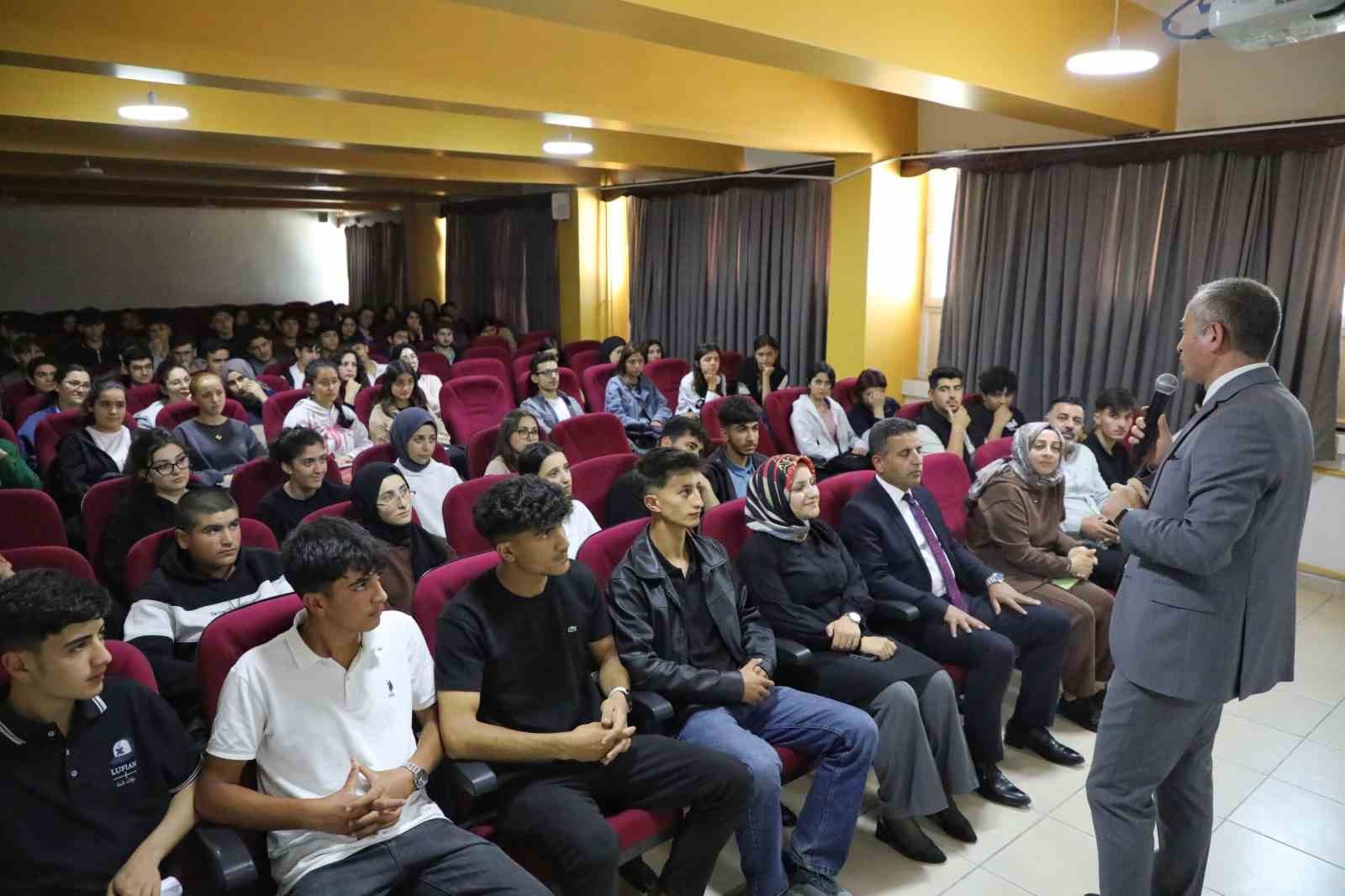 Ağrı Milli Eğitim Müdürü Kökrek’ten YKS öğrencilerine moral ziyareti
