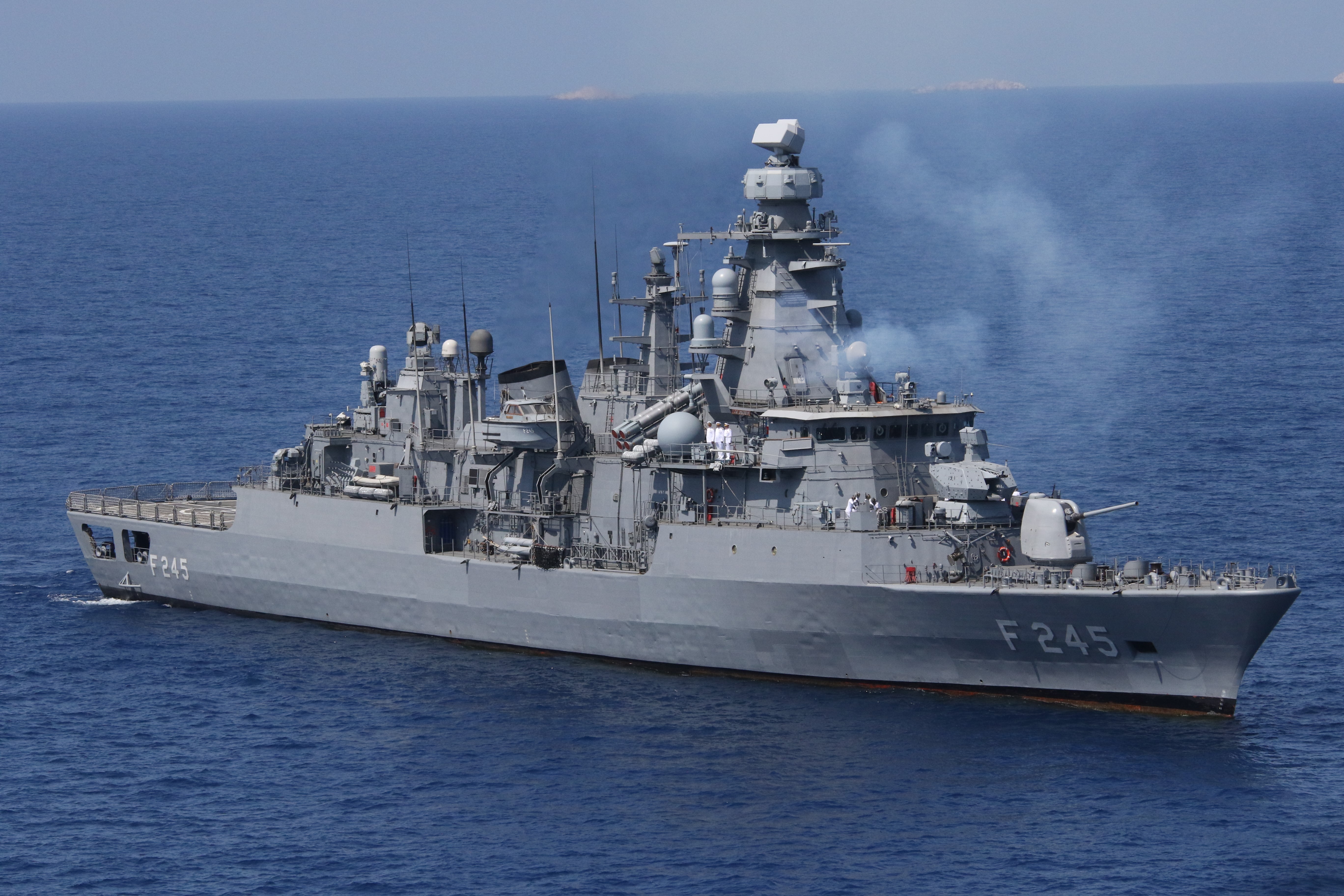 DENİZKURDU-II/2025 tatbikatı tamamlandı: TB3 SİHA’dan TCG ANADOLU’ya tarihi ilk salvo kalkış