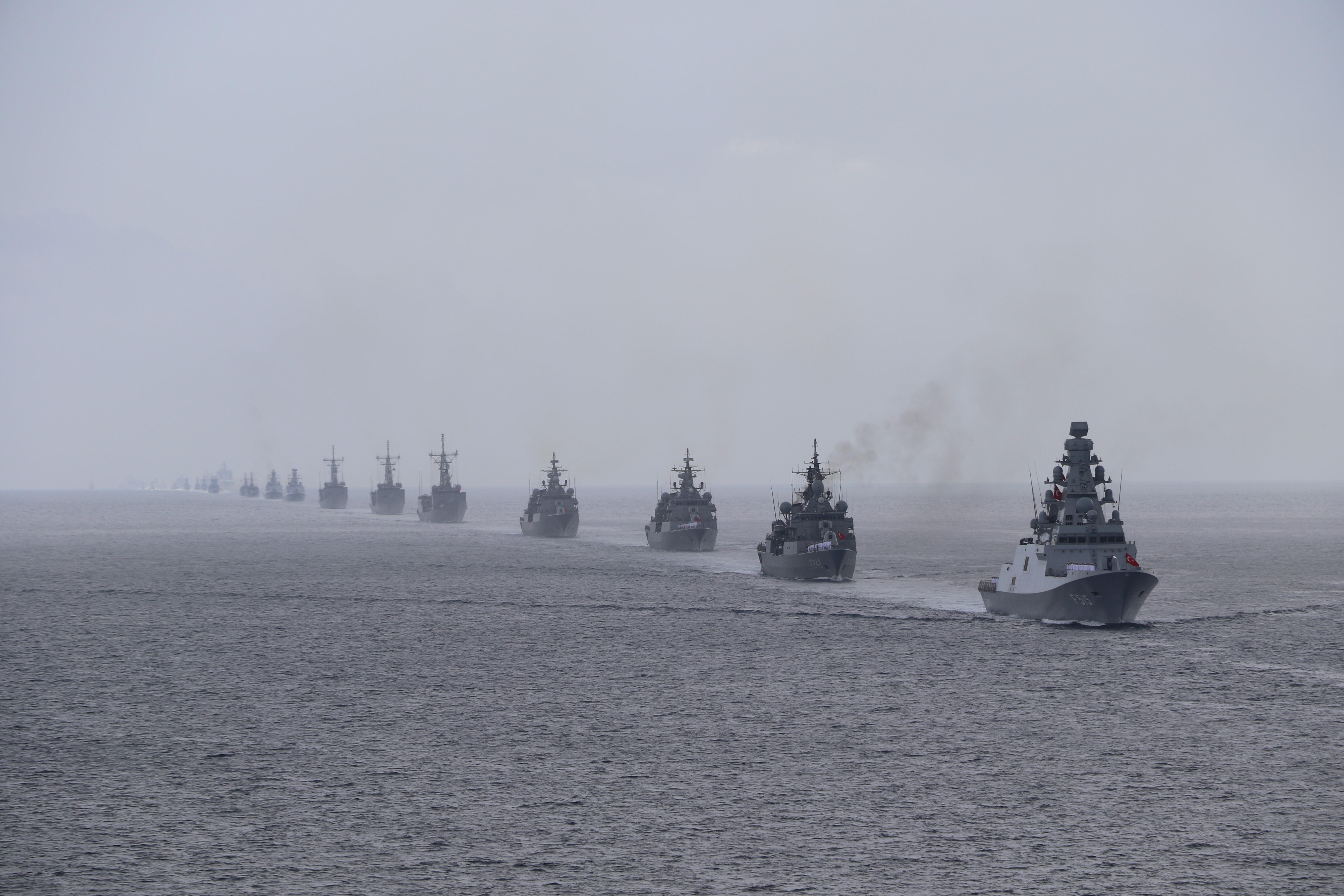 DENİZKURDU-II/2025 tatbikatı tamamlandı: TB3 SİHA’dan TCG ANADOLU’ya tarihi ilk salvo kalkış