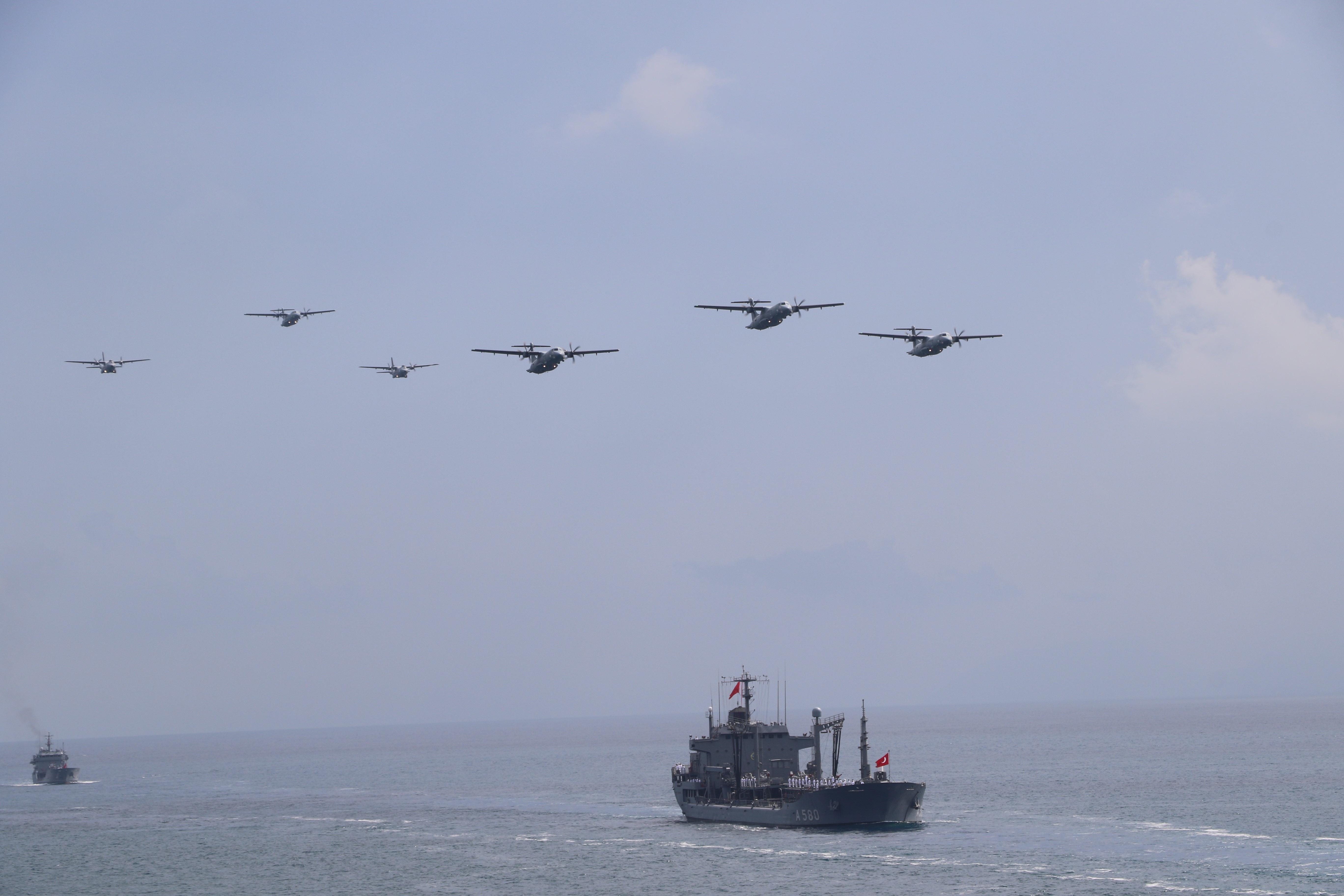 DENİZKURDU-II/2025 tatbikatı tamamlandı: TB3 SİHA’dan TCG ANADOLU’ya tarihi ilk salvo kalkış