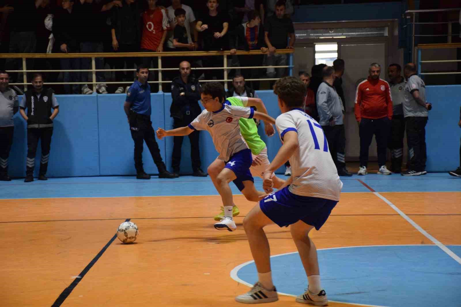 Okul Sporları futsal müsabakaları sona erdi