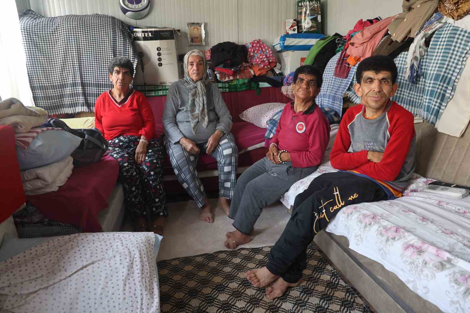 Ömrünü 3 engelli evladına adayan fedakar anne hayat hikayesiyle takdir topladı
