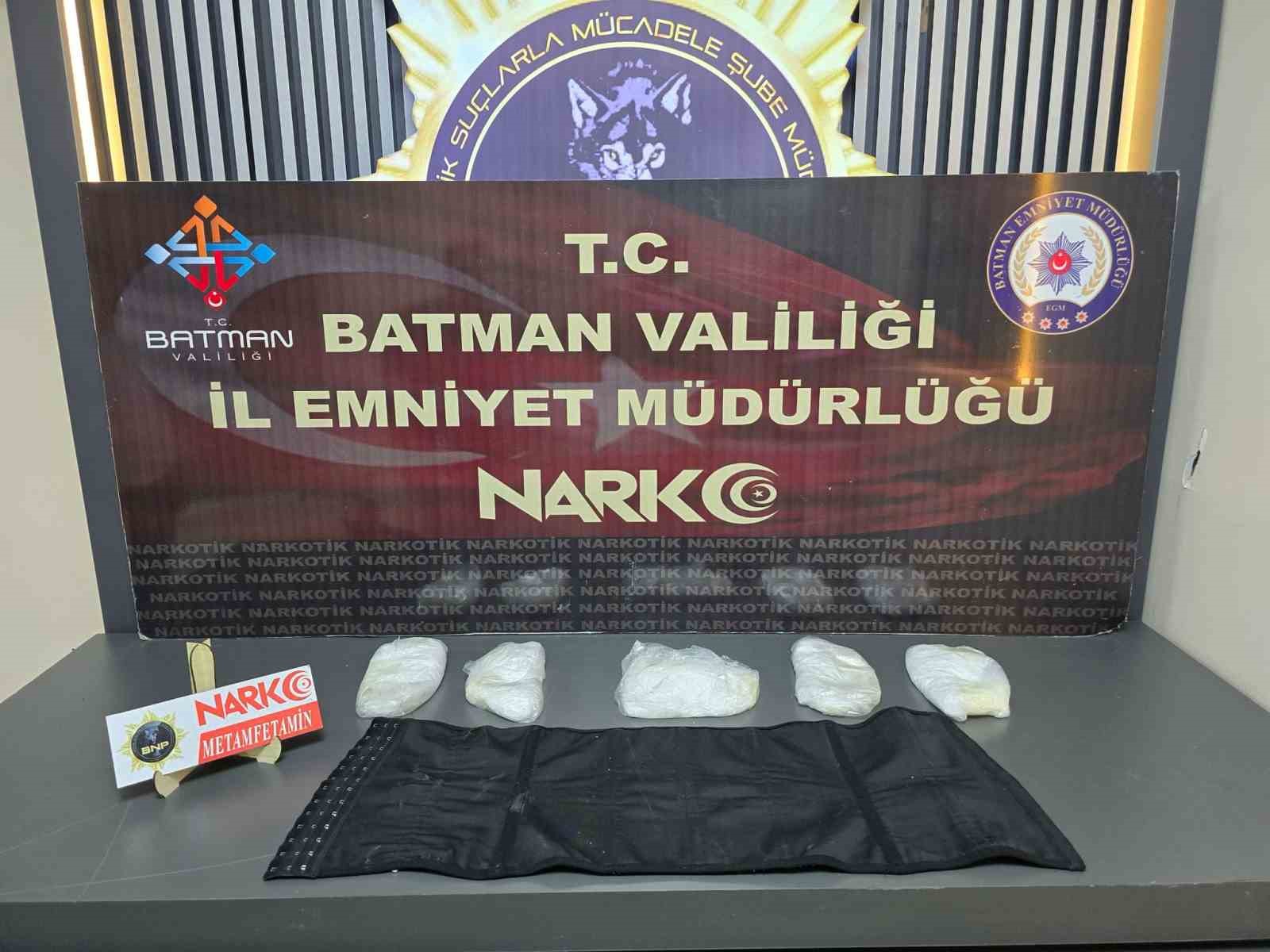 Batman’a hava ve kara yolu üzerinden uyuşturucu sokmaya çalışan 2 kişi tutuklandı