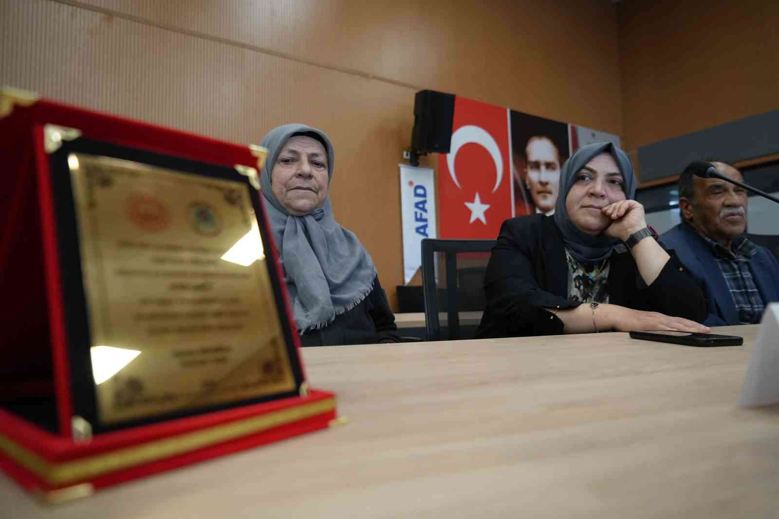 24 örnek aileye şilt takdim edildi