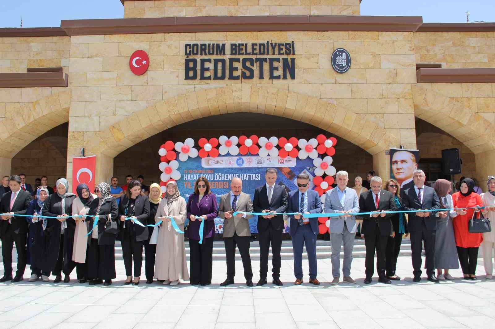 Kadın kursiyerlerin el emeği ürünleri büyük beğeni topladı