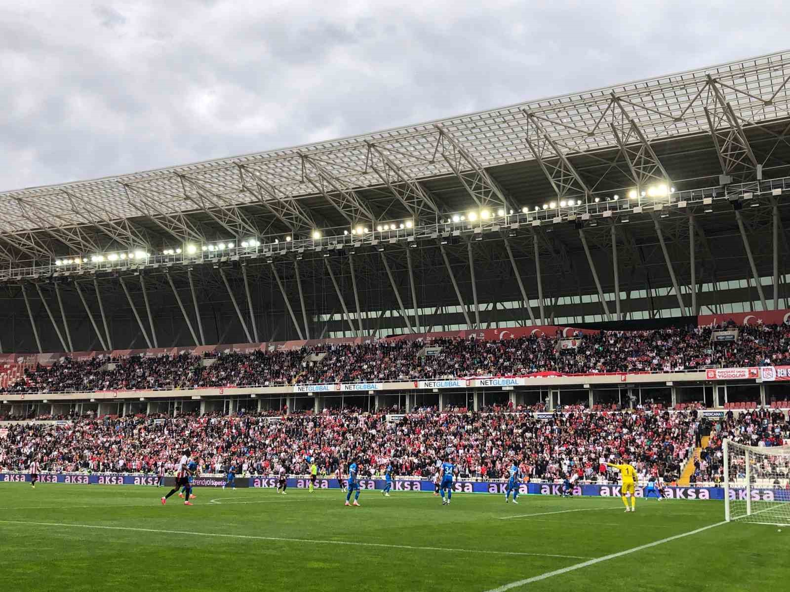 Sivassporlu taraftarlar, Bodrum FK maçına ilgi gösterdi