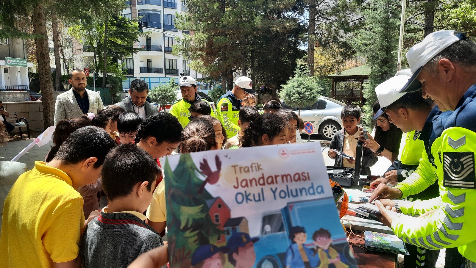 Bozkır’da ilkokul öğrencilerine trafik eğitimi