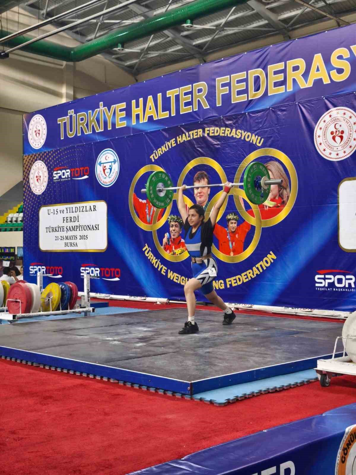 Naim Süleymanoğlu Spor Kompleksi’nde halter rüzgarı