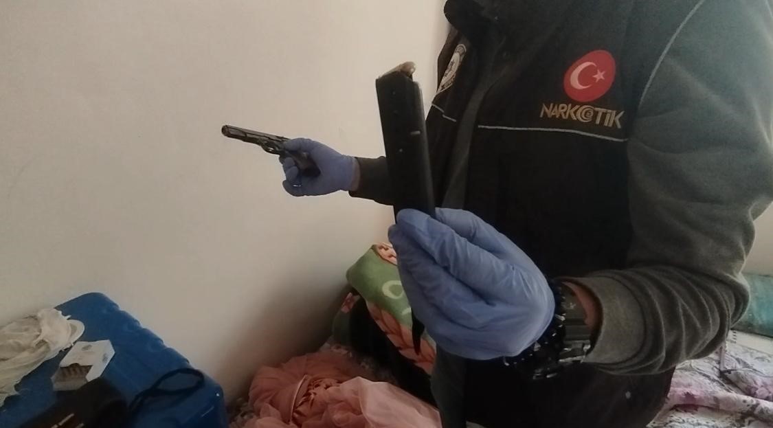 Batman’da zehir tacirlerine büyük darbe: 15 adrese eş zamanlı baskın, 18 tutuklama