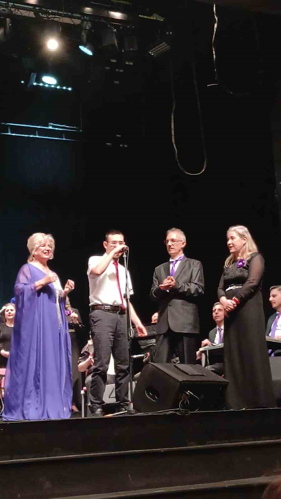 Otizm Anneler Korosu’ndan muhteşem konser