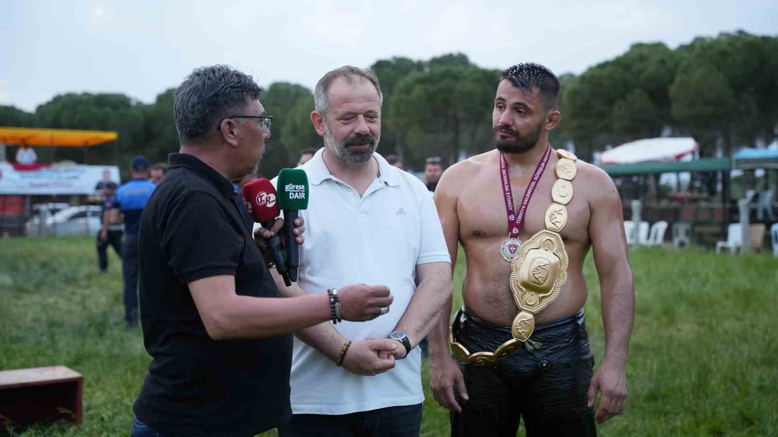Gömeç’te yağlı güreşlerin başpehlivanı Süleyman Başar oldu