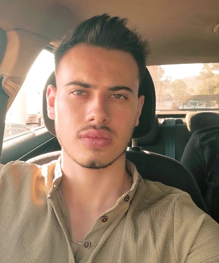 Motosiklet traktöre ok gibi saplandı: 3 ölü