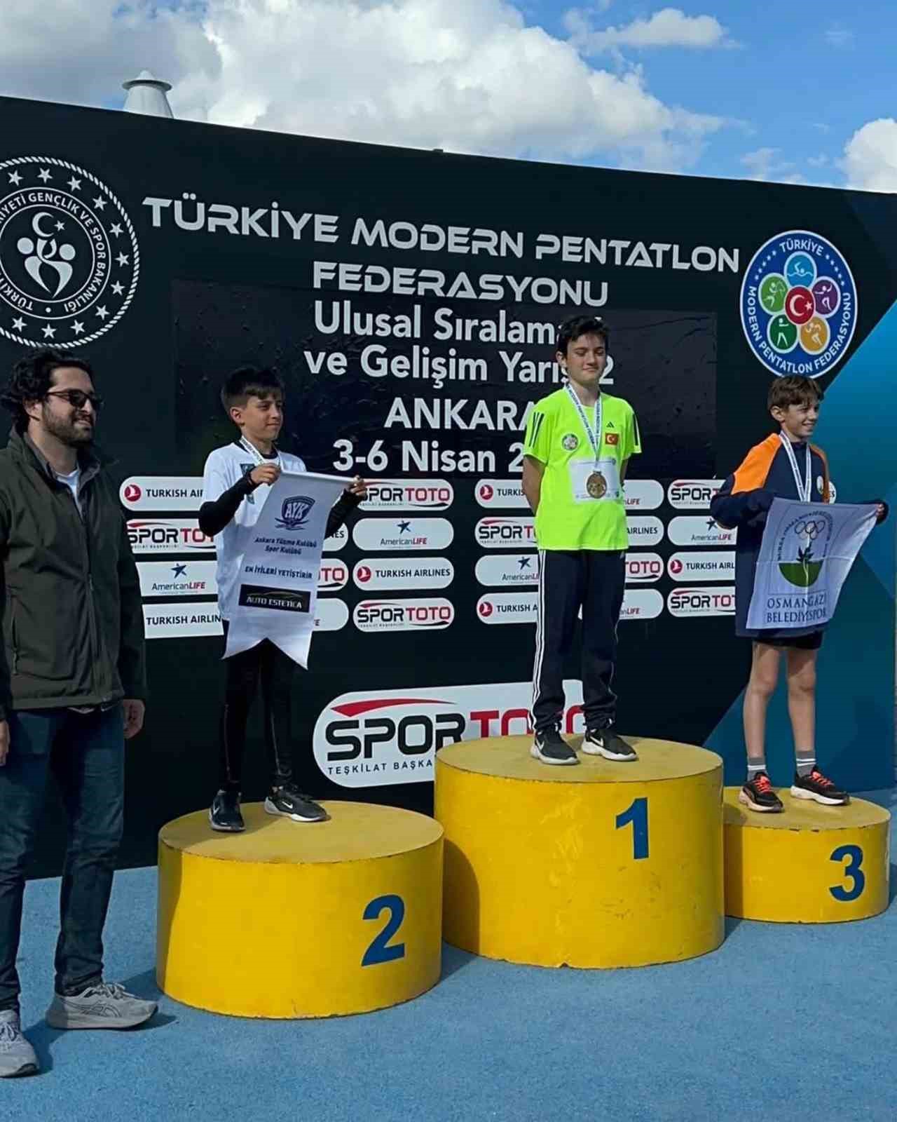 Büyükşehir sporcusu, üç şampiyonada da zirveyi bırakmadı