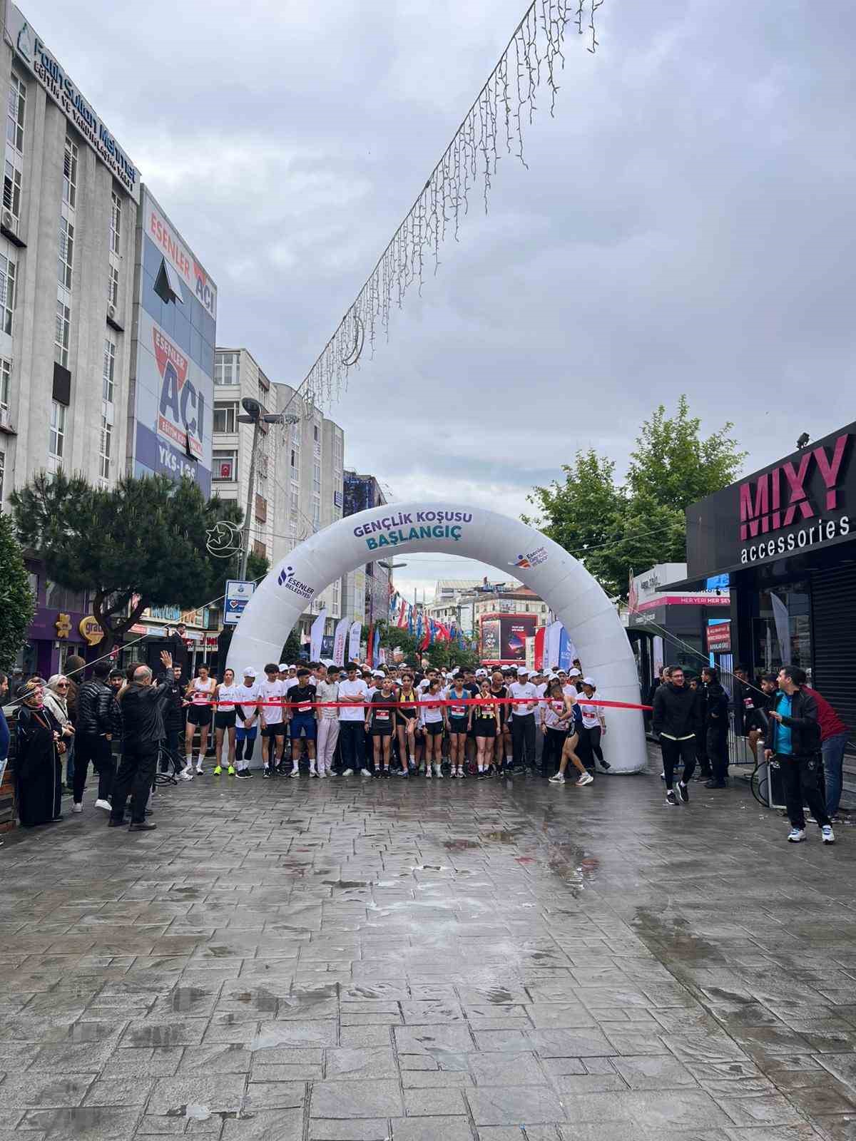 Esenler’de 19 Mayıs Coşkusu: Gençlik Koşusu’nda şampiyonlar belli oldu