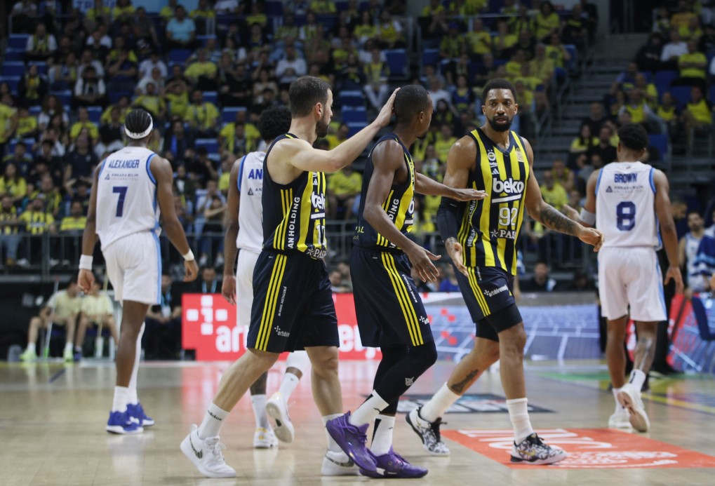 Fenerbahçe seride 1-0 öne geçti