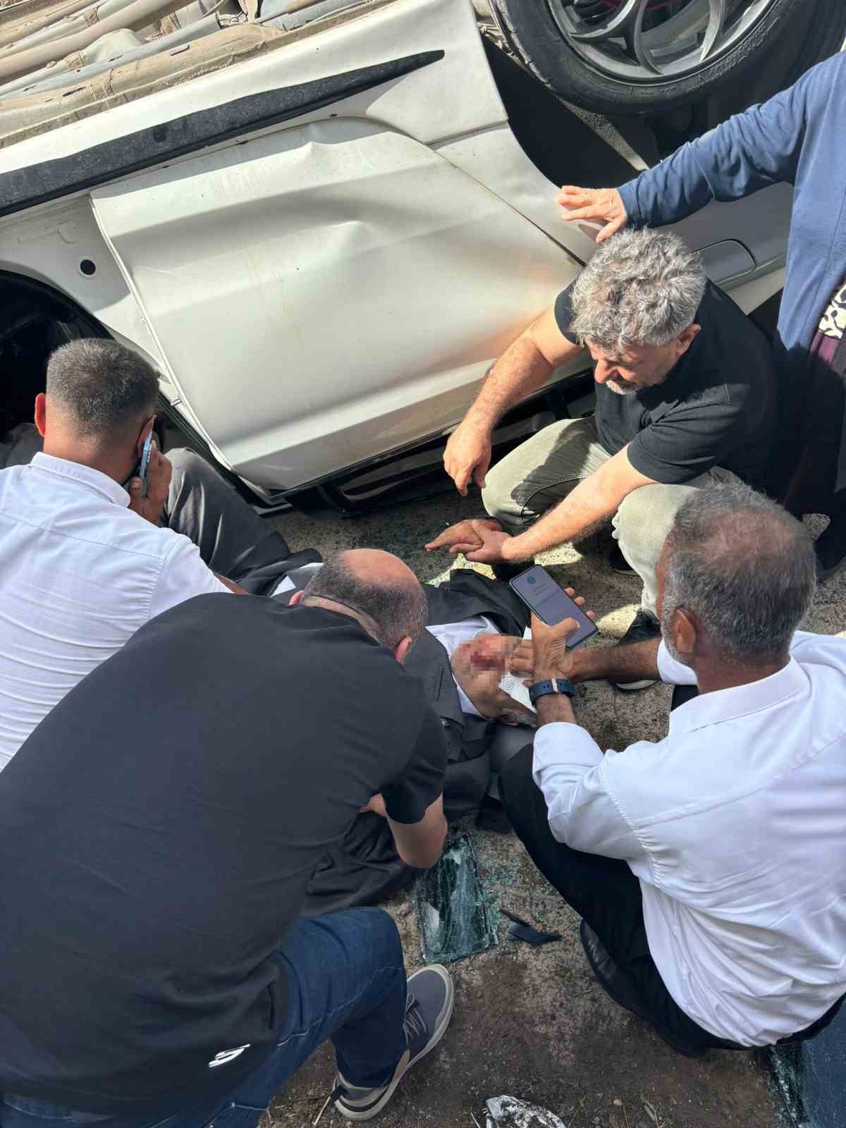 Otomobil 3 metre yükseklikteki köprüden uçtu: 3 yaralı