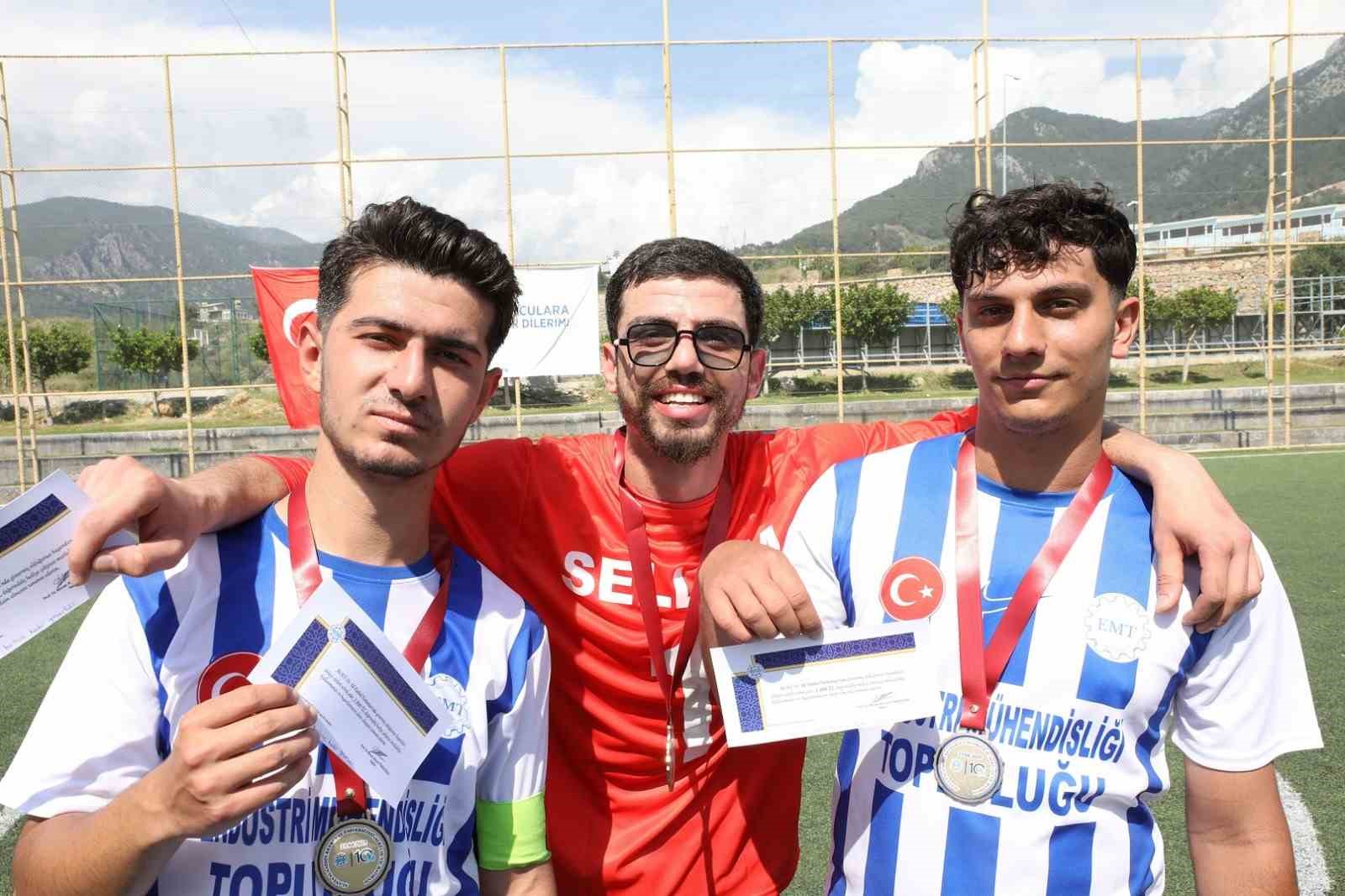 ALKÜ 10. yıl futbol turnuvası sona erdi