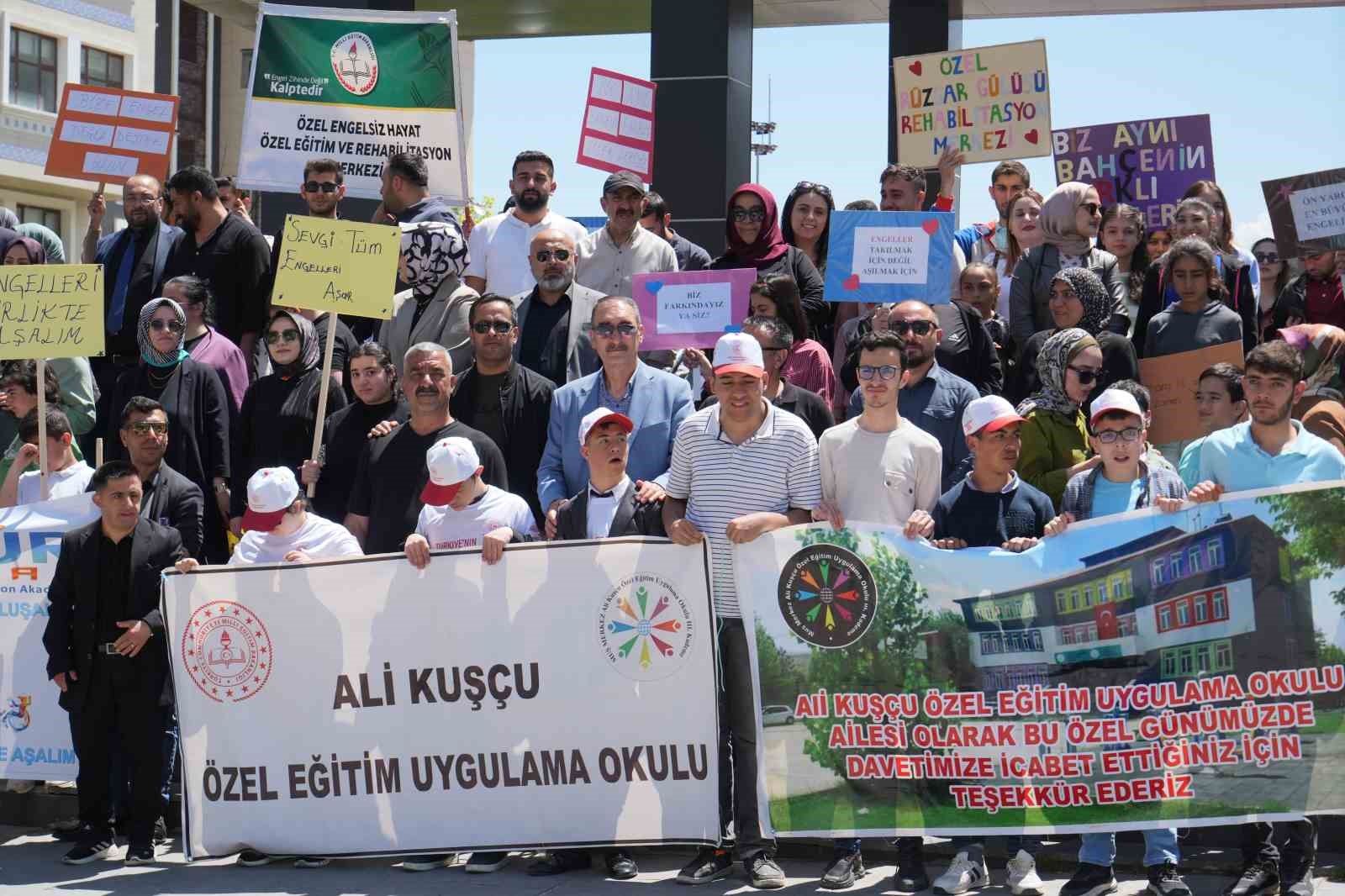 Muş’ta özel bireyler için farkındalık yürüyüşü düzenlendi