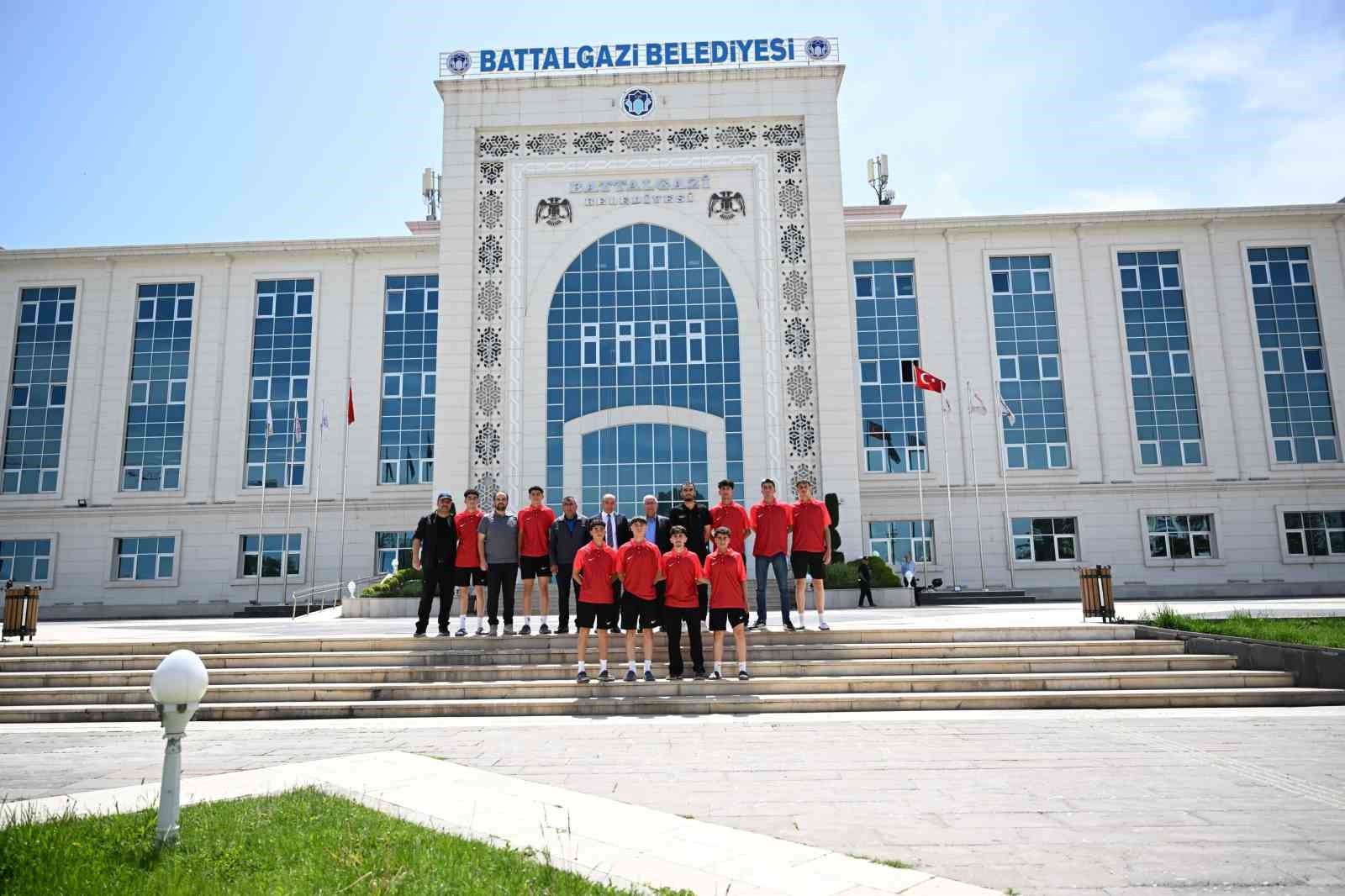 Battalgazi Belediyesi’nin spor yatırımları meyvesini veriyor