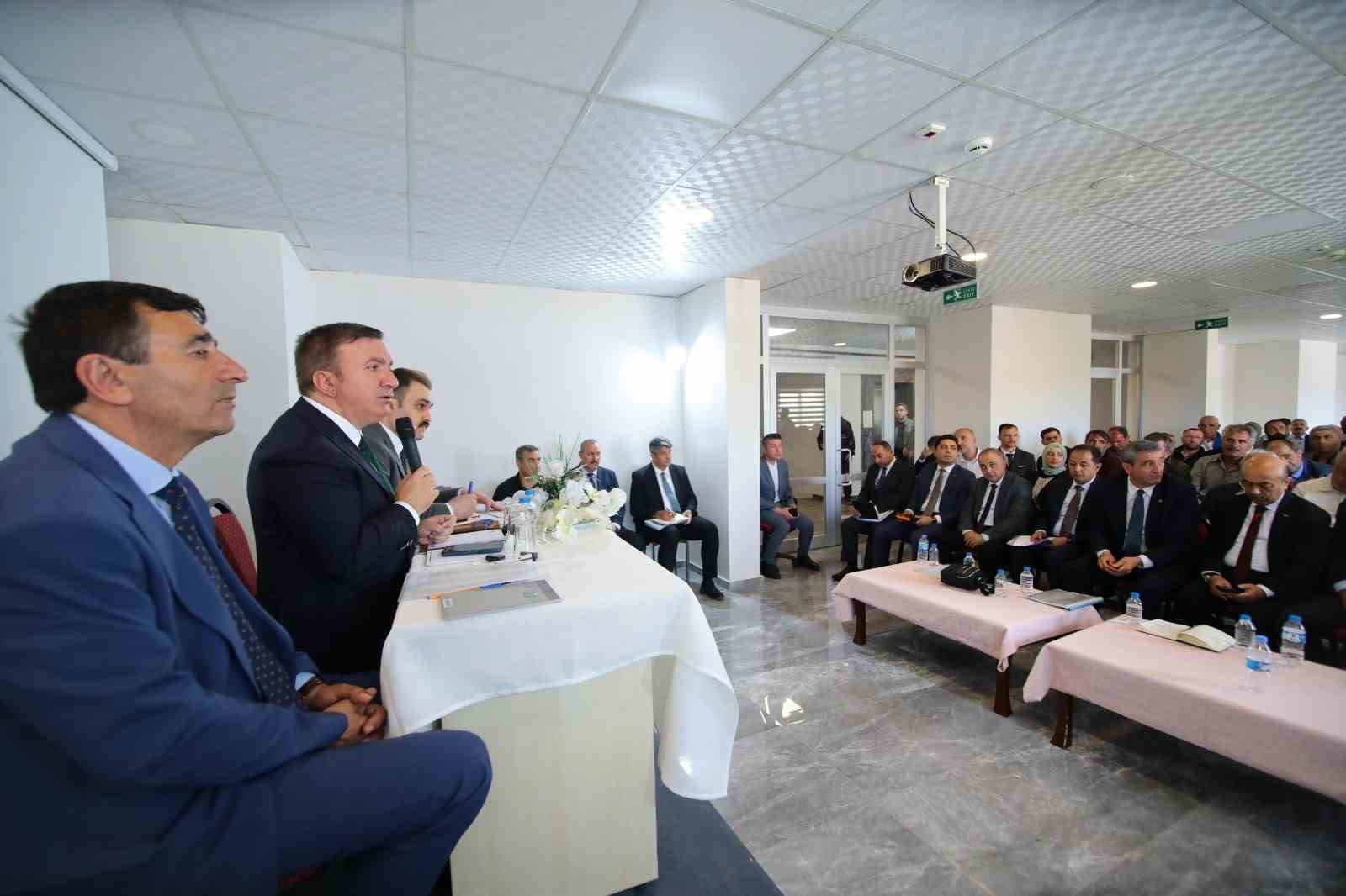 Çayırlı’da muhtarlar toplantısı düzenlendi