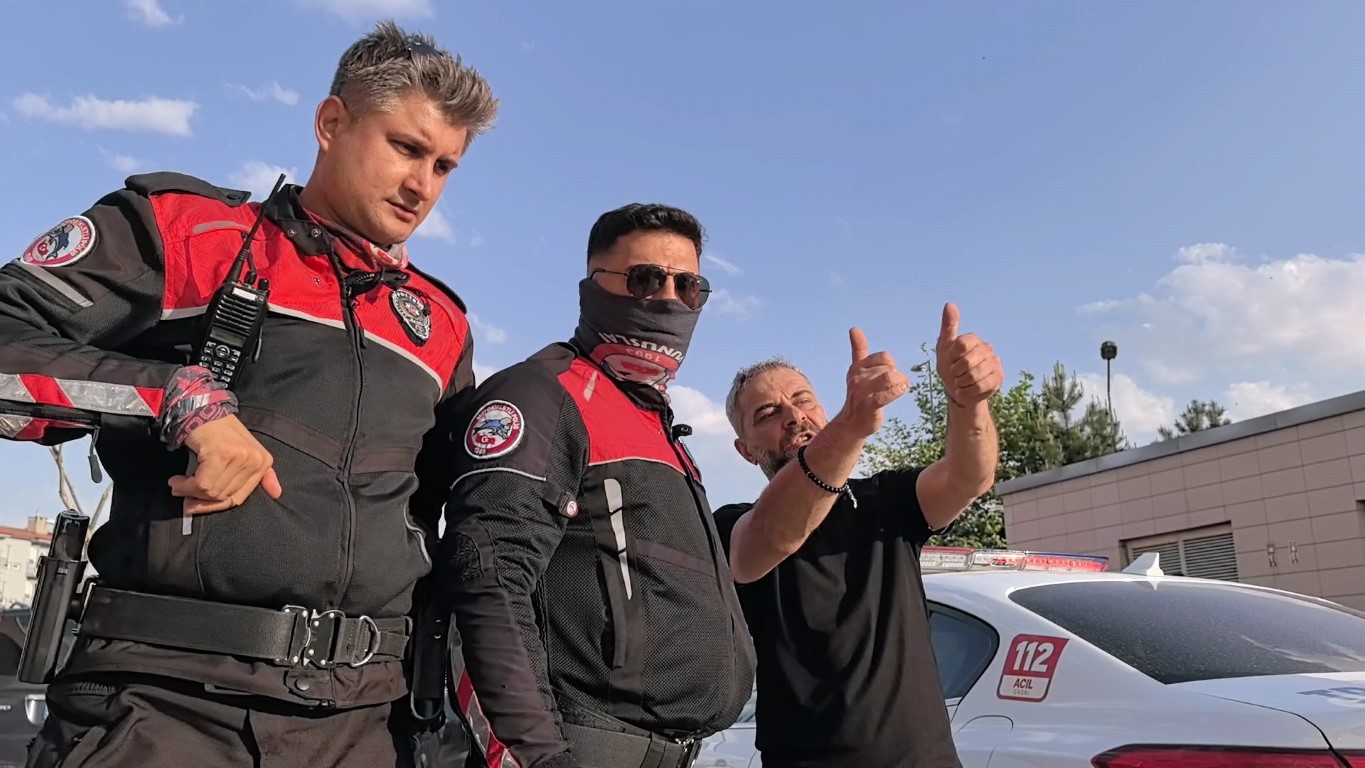 Alkollü sürücü ile polis arasındaki ilginç diyalog kamerada