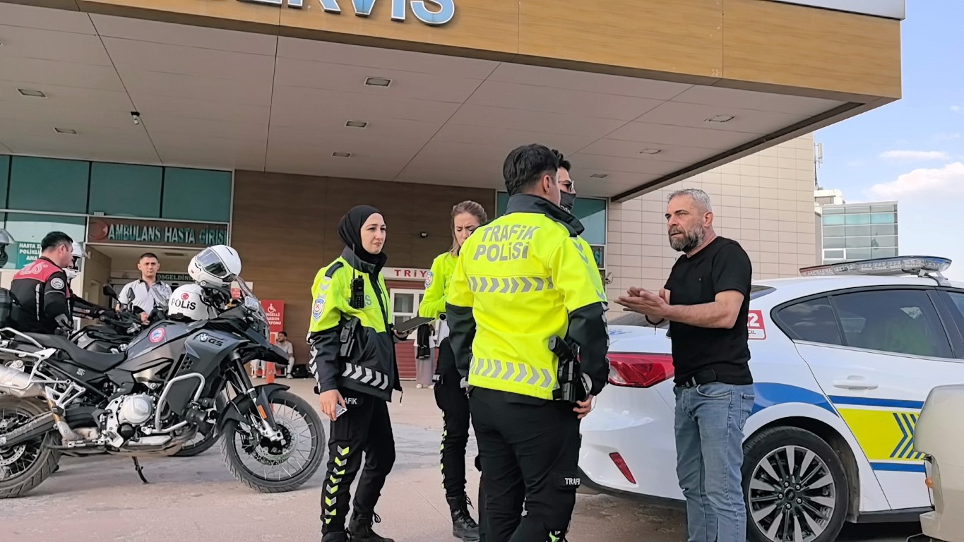 Alkollü sürücü ile polis arasındaki ilginç diyalog kamerada
